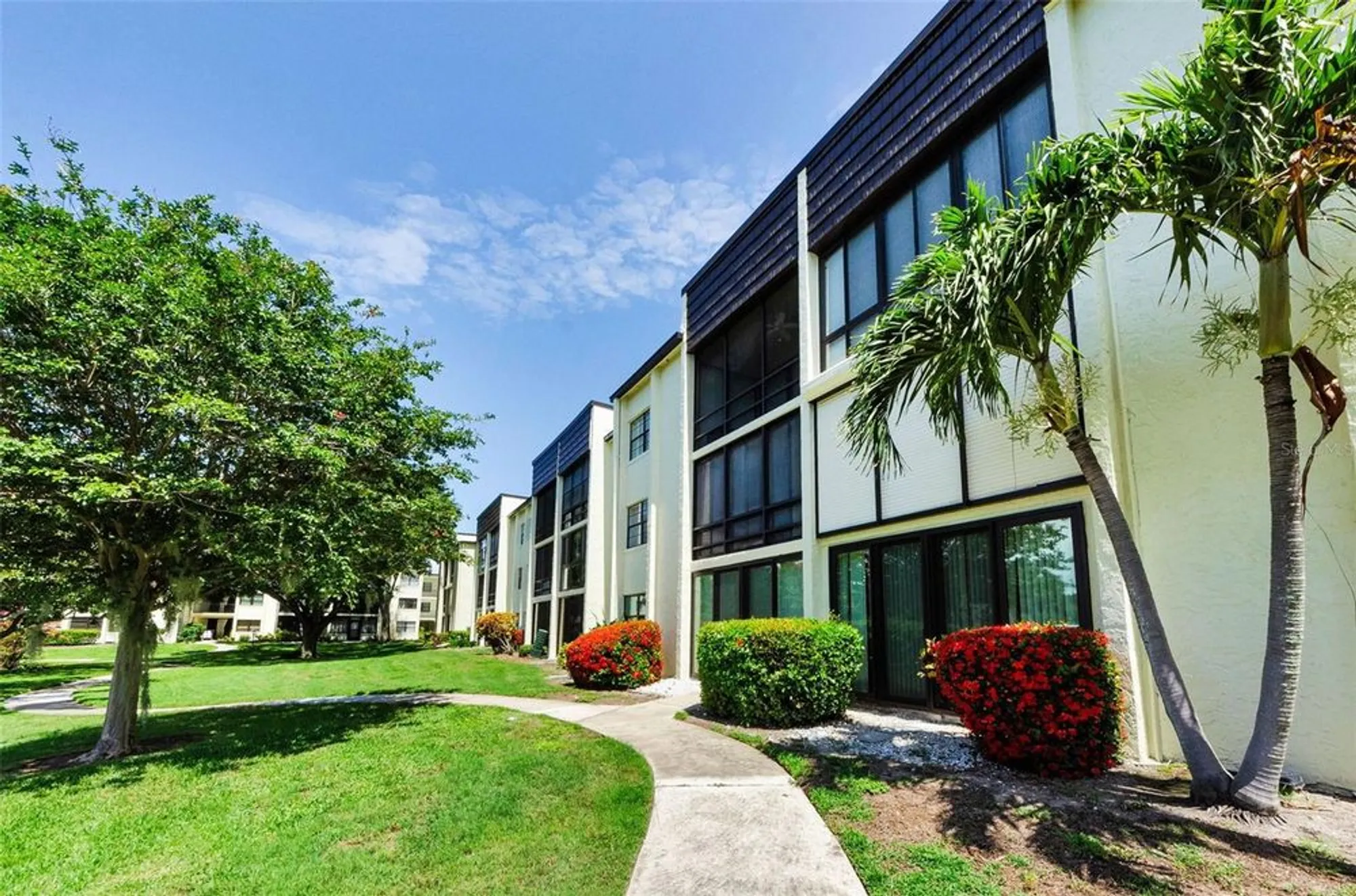 Property Slideshow image 29 of 49 | 14130 rosemary ln apt 3306, Largo, FL, 33774