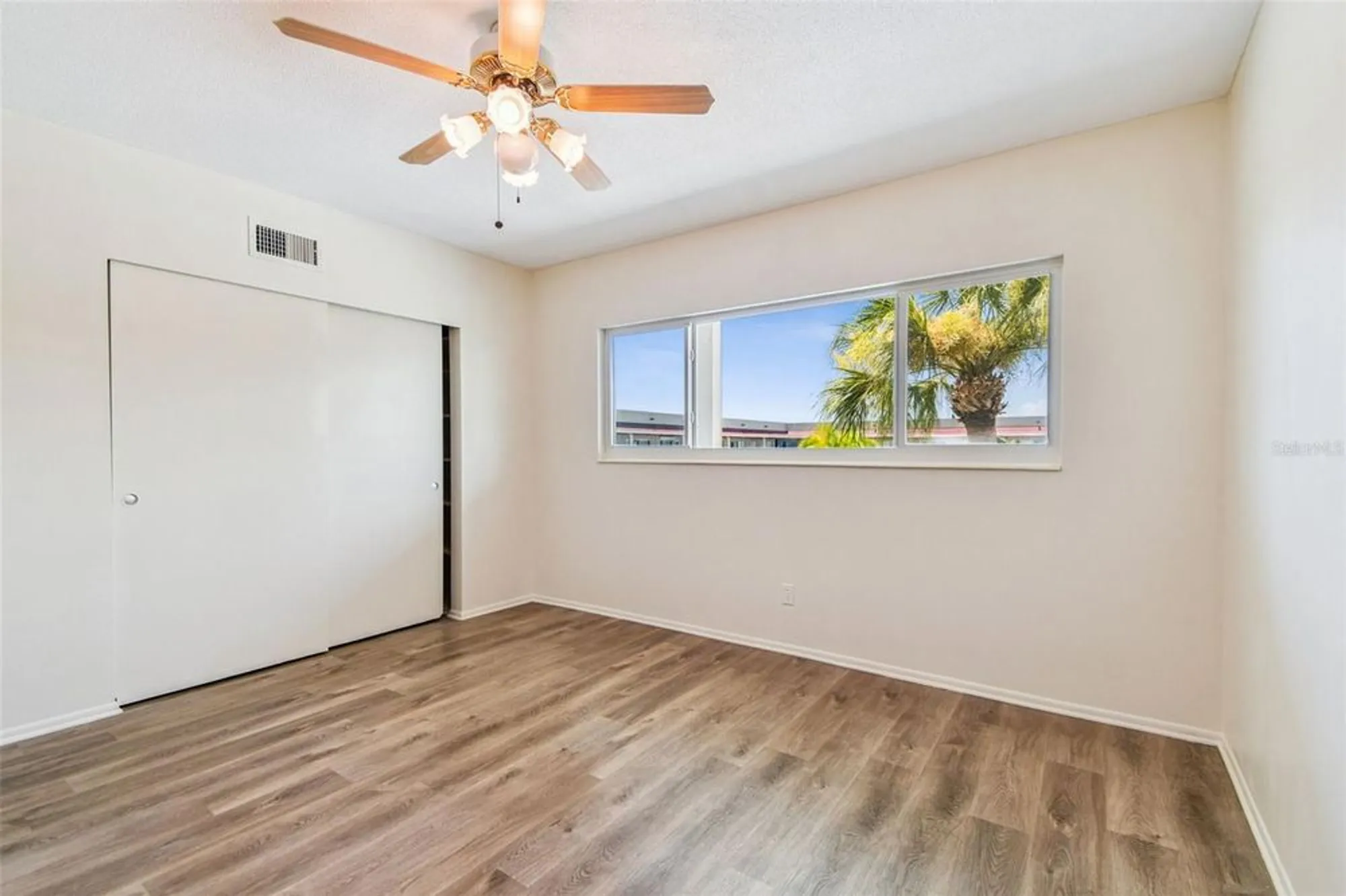 Property Slideshow image 25 of 55 | 2071 australia way 59, Clearwater, FL, 33763