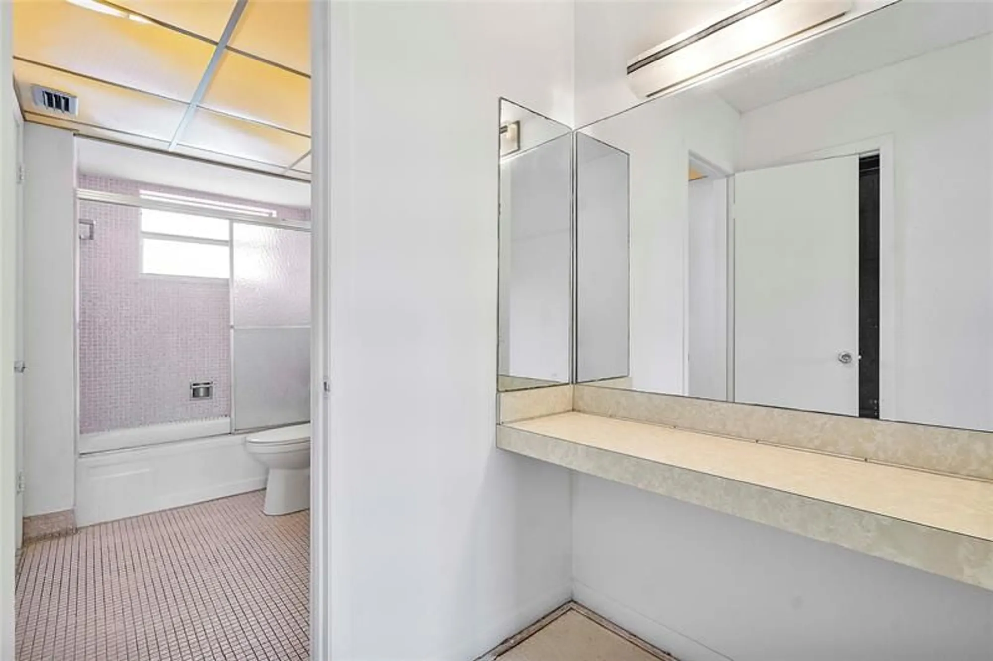 Property Slideshow image 11 of 21 | , Lauderdale Lakes, FL, 33313