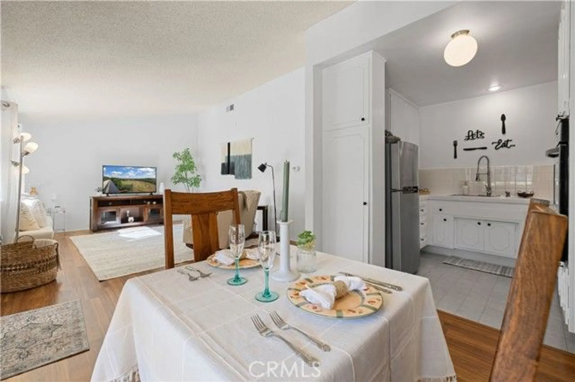 Property Slideshow image 7 of 30 | 19116 avenue of the oaks unit b, Newhall, CA, 91321