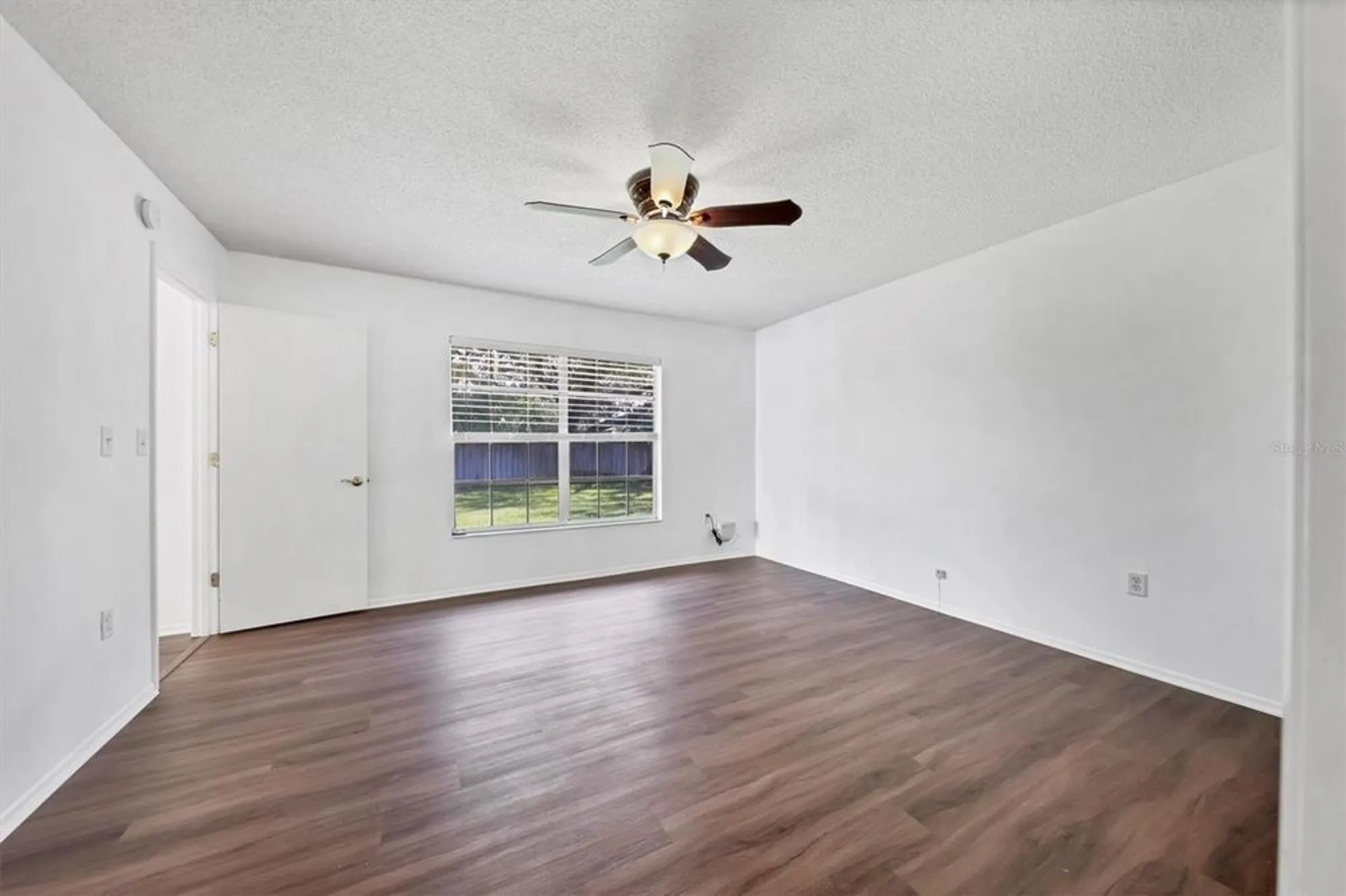 Property Slideshow image 22 of 44 | 4247 oakhurst cir 3033, Sarasota, FL, 34233