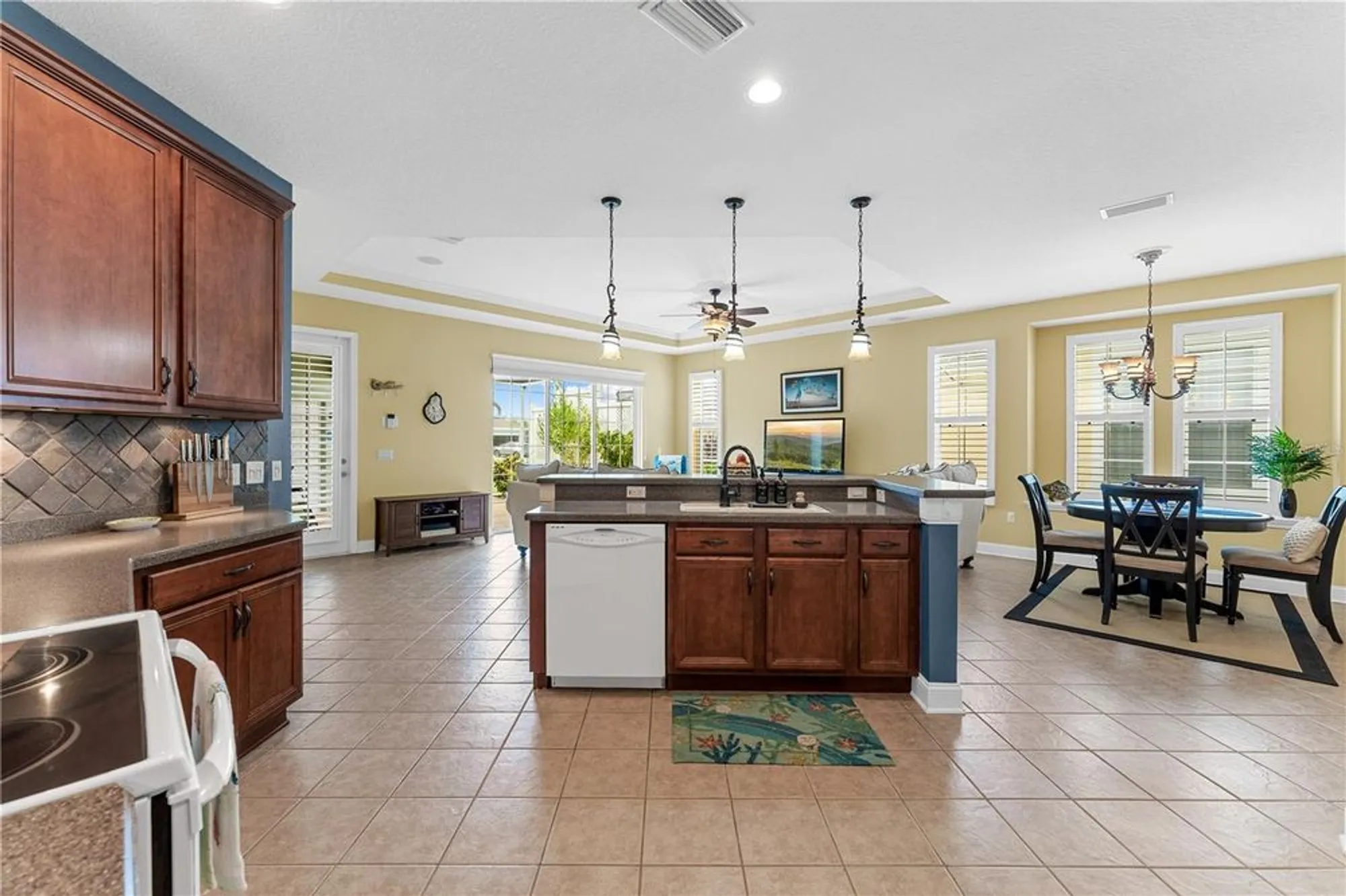 Property Slideshow image 28 of 97 | 5210 golden isles dr, Apollo Beach, FL, 33572