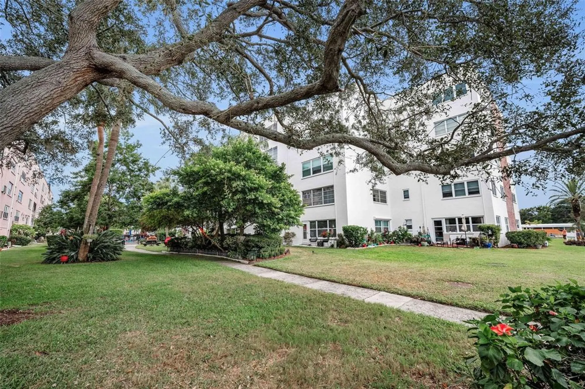 Property Slideshow image 43 of 84 | 5501 80th st n unit 405, St Petersburg, FL, 33709