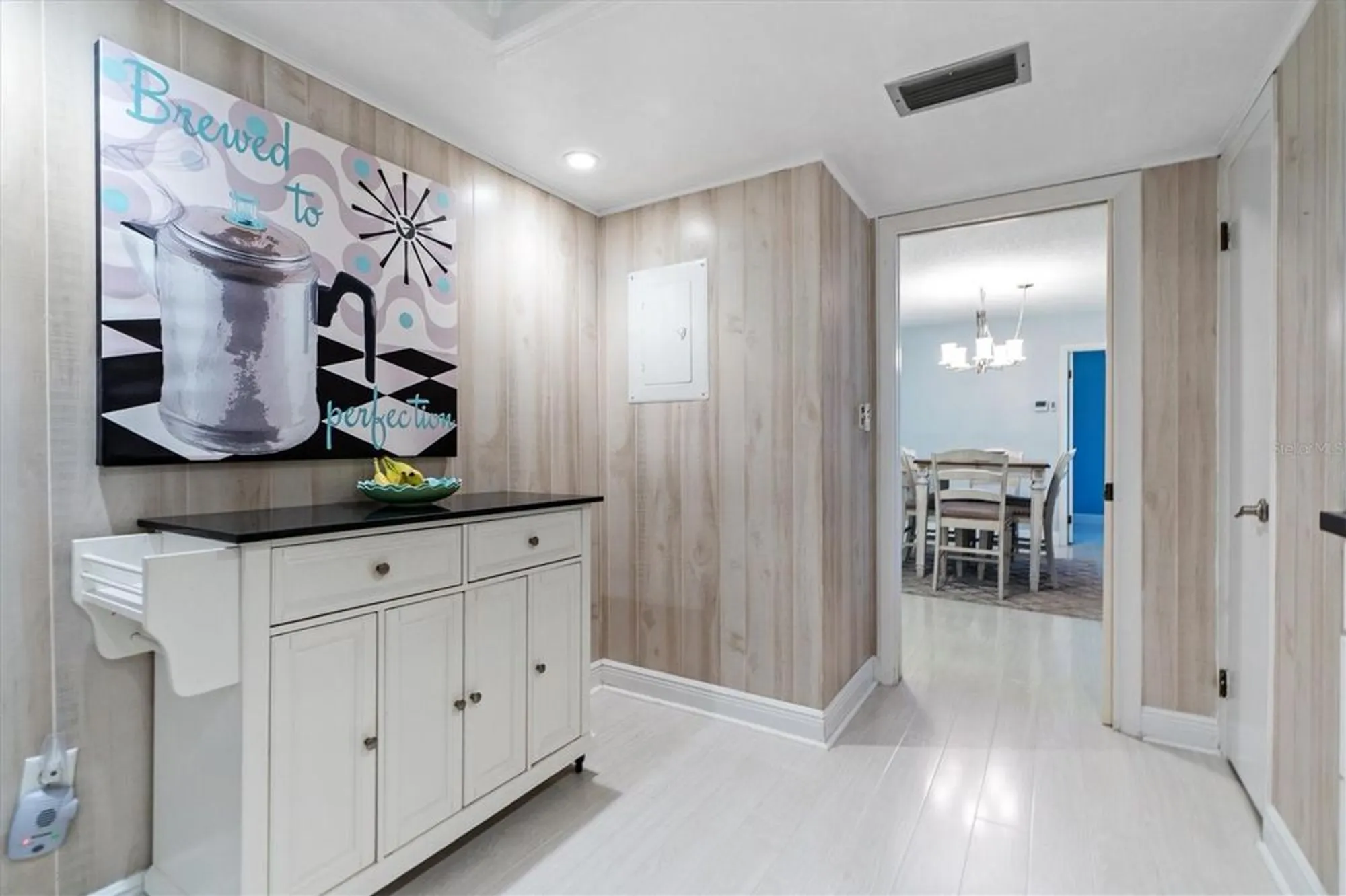 Property Slideshow image 14 of 45 | 19029 us highway 19 n apt 9-404, Clearwater, FL, 33764