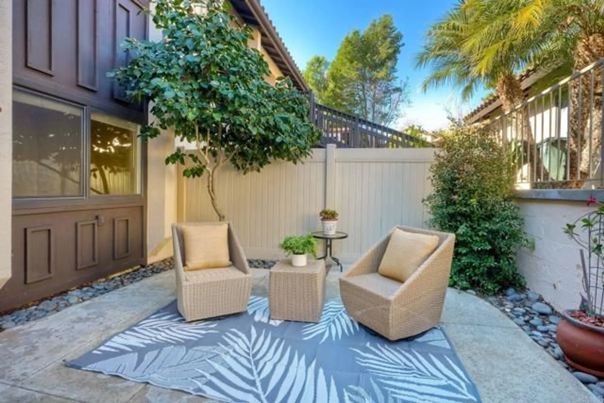 Property Slideshow image 2 of 28 | 220 s shorehang ln, Encinitas, CA, 92024