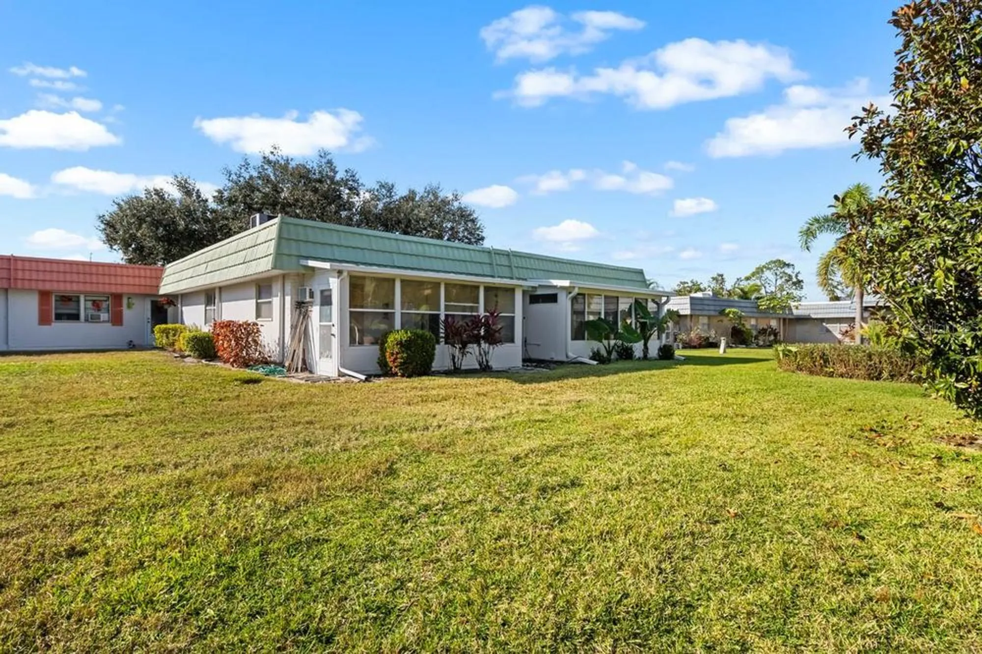 Property Slideshow image 18 of 63 | 1802 bedford ln 2, Sun City Center, FL, 33573