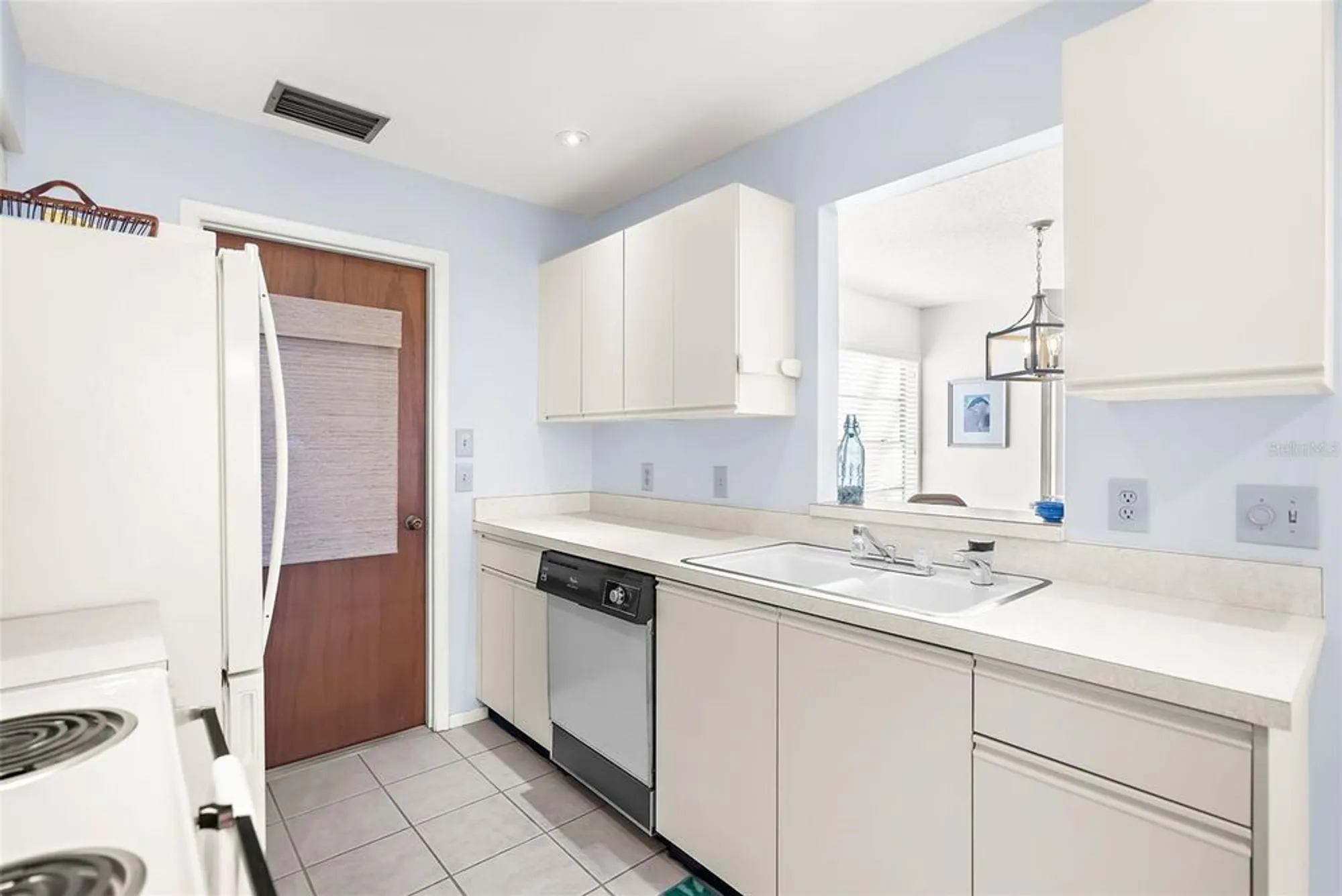 Property Slideshow image 8 of 26 | 605 apple ln, Englewood, FL, 34223