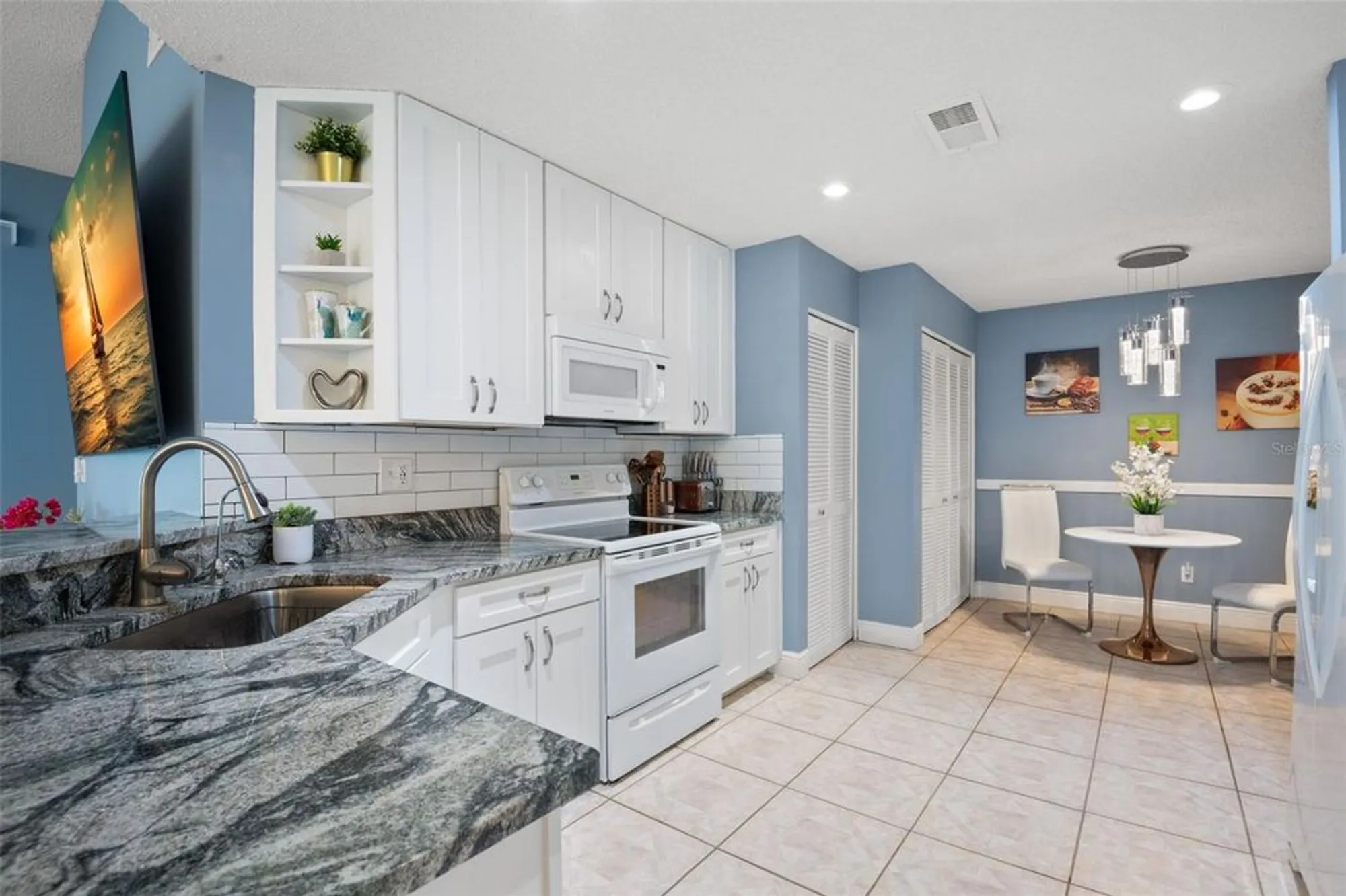 Property Slideshow image 15 of 61 | 713 manchester woods dr, Sun City Center, FL, 33573