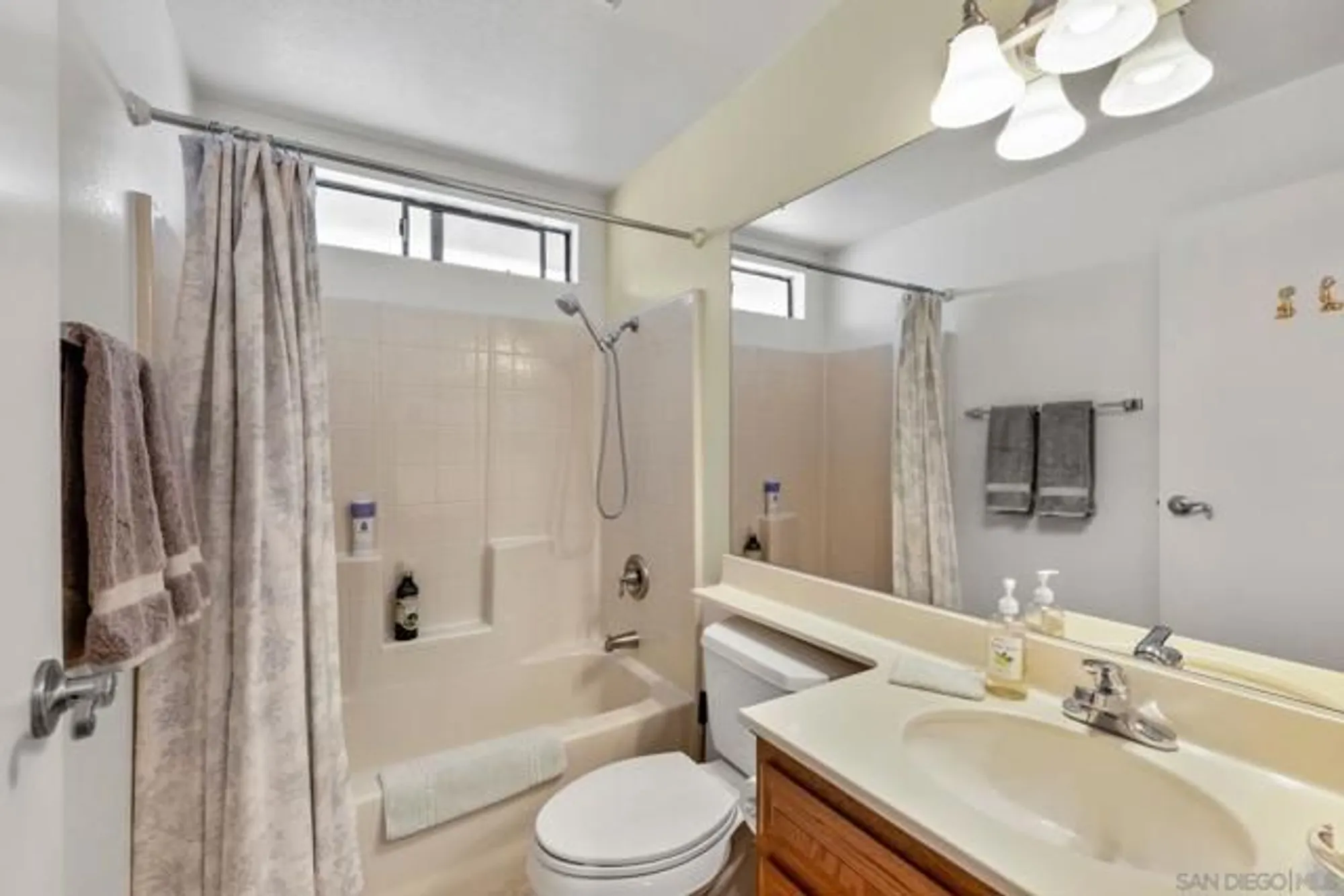 Property Slideshow image 22 of 29 | 2010 w san marcos blvd 90, San Marcos, CA, 92078