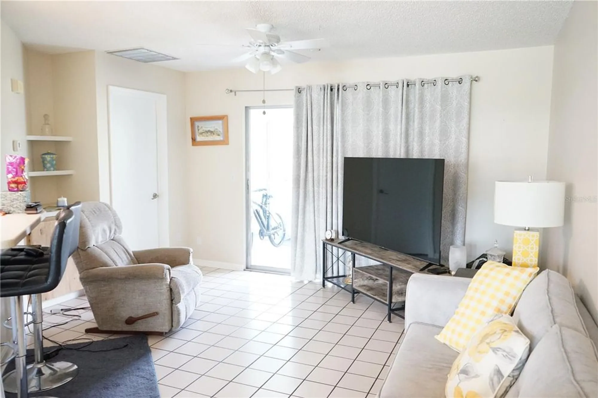 Property Slideshow image 8 of 40 | 413 lake point ct # 4b, Sun City Center, FL, 33573