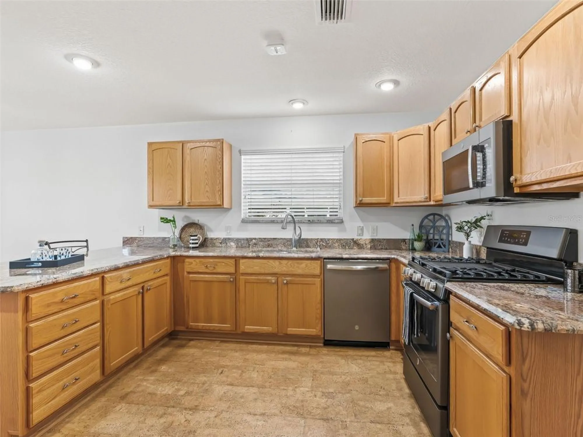 Property Slideshow image 11 of 47 | 17979 se 89th rothway ct, The Villages, FL, 32162