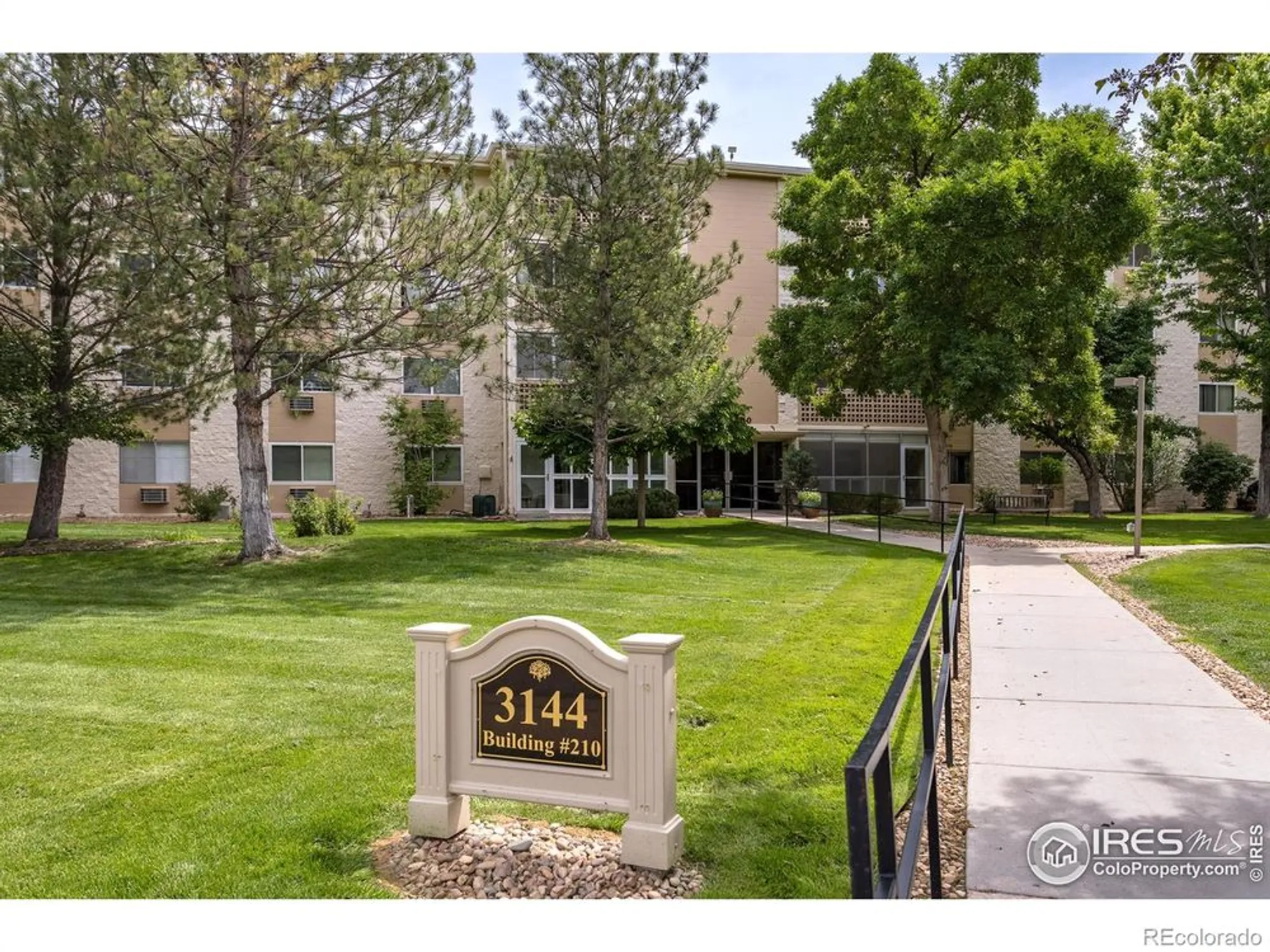 Property Slideshow image 3 of 21 | 3144 s wheeling way 209, Aurora, CO, 80014