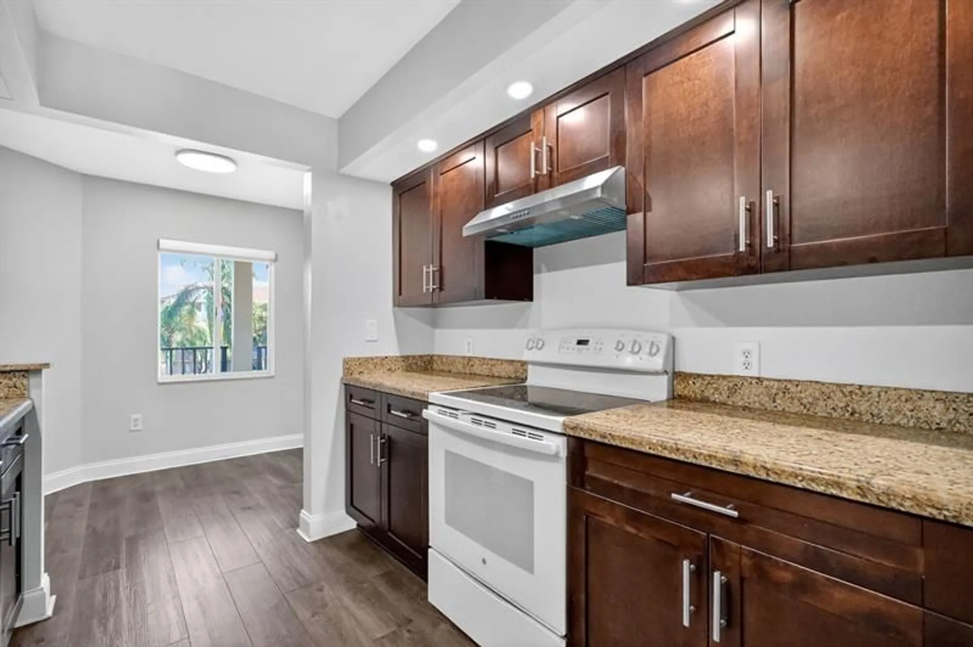 Property Slideshow image 18 of 39 | 1600 sw 127th way, Pembroke Pines, FL, 33027