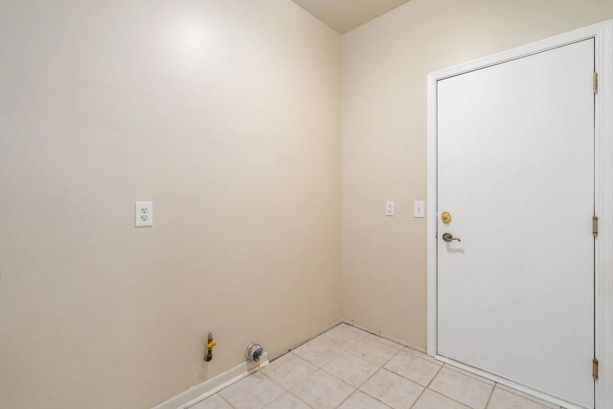 Property Slideshow image 15 of 39 | 1611 benzie cir, Romeoville, IL, 60446