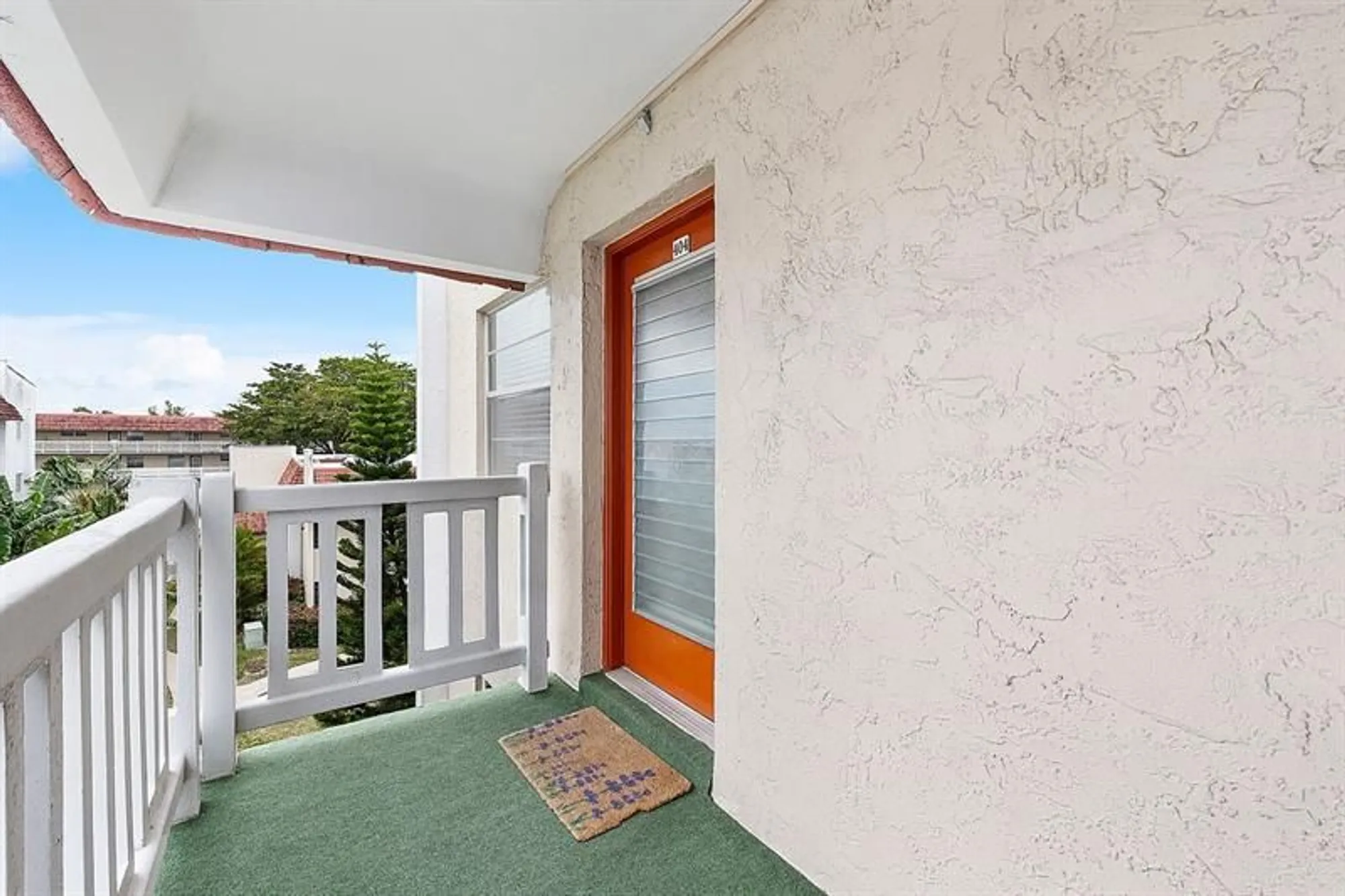 Property Slideshow image 5 of 32 | 3551 inverrary dr 404, Lauderhill, FL, 33319