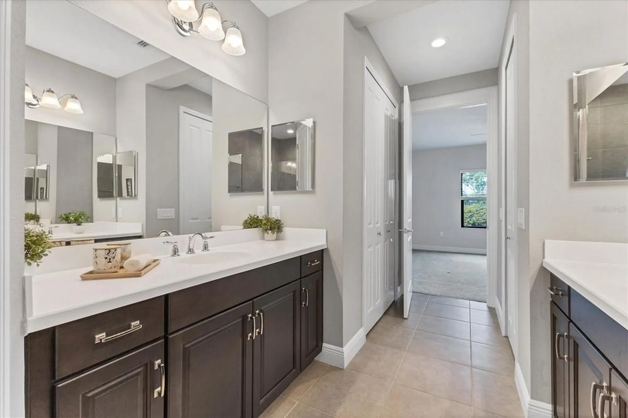 Property Slideshow image 21 of 55 | 21649 avon park ct, Venice, FL, 34293