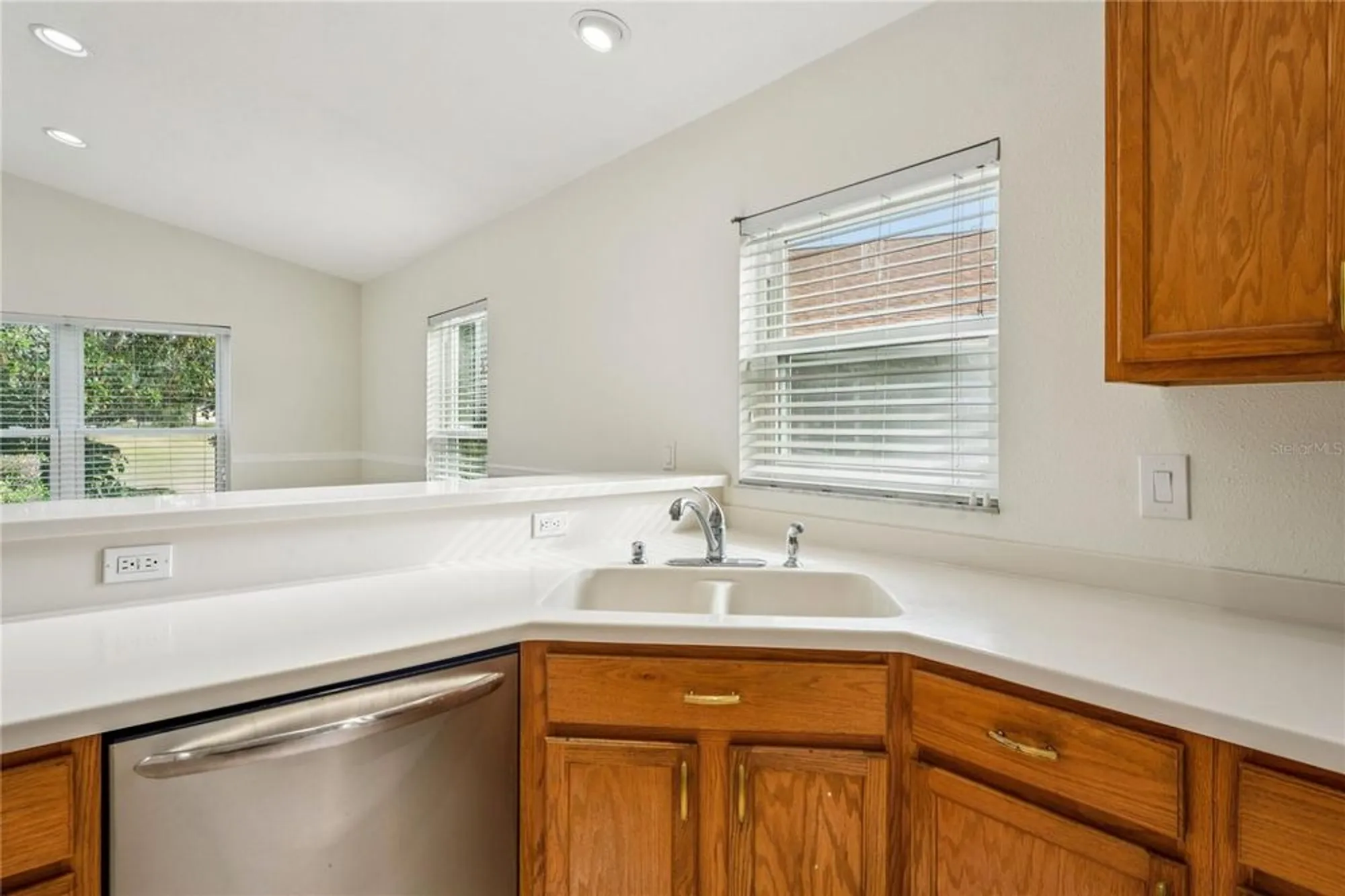 Property Slideshow image 12 of 81 | 322 greenwich cir, Spring Hill, FL, 34609