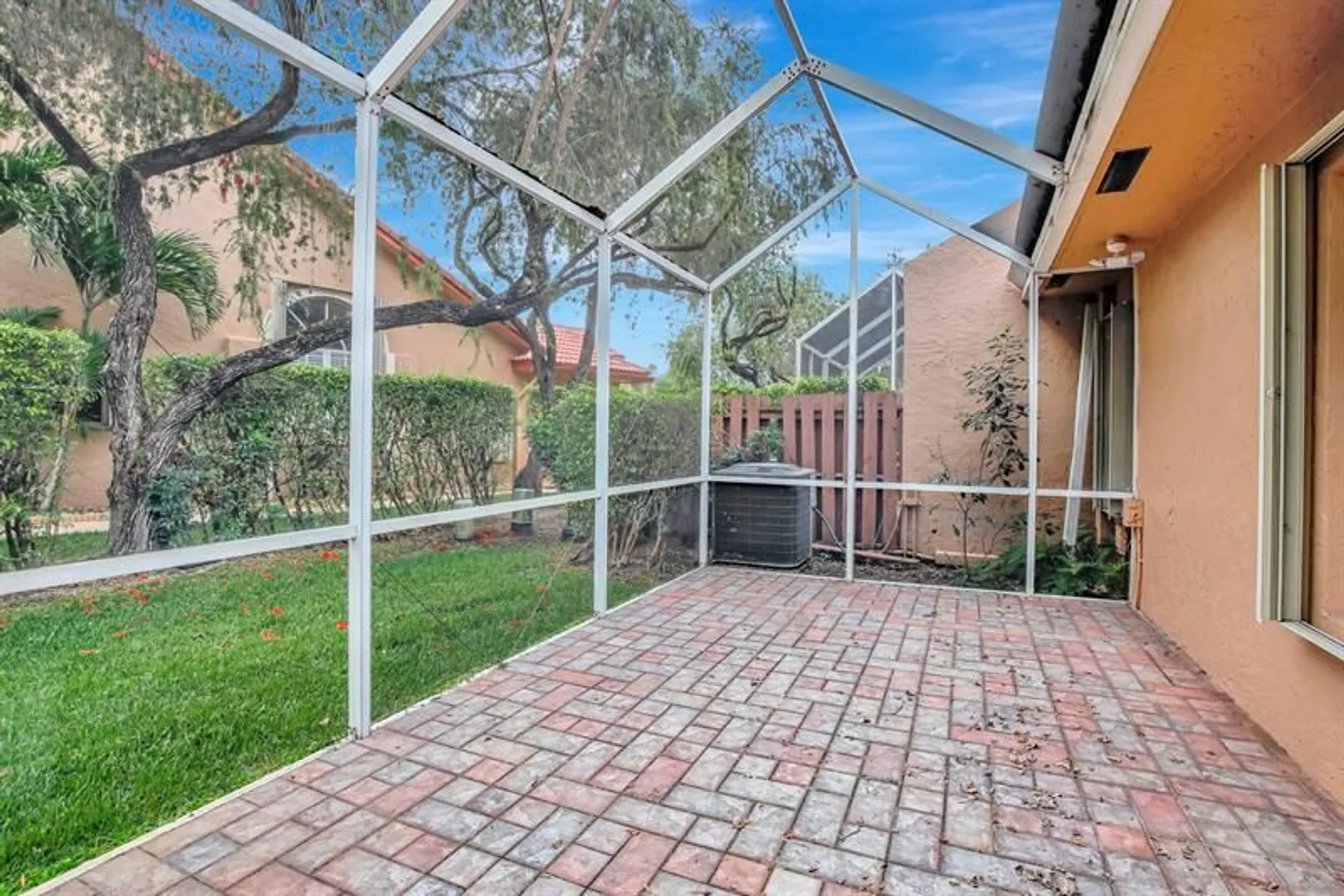 Property Slideshow image 36 of 41 | 9720 malvern dr, Tamarac, FL, 33321