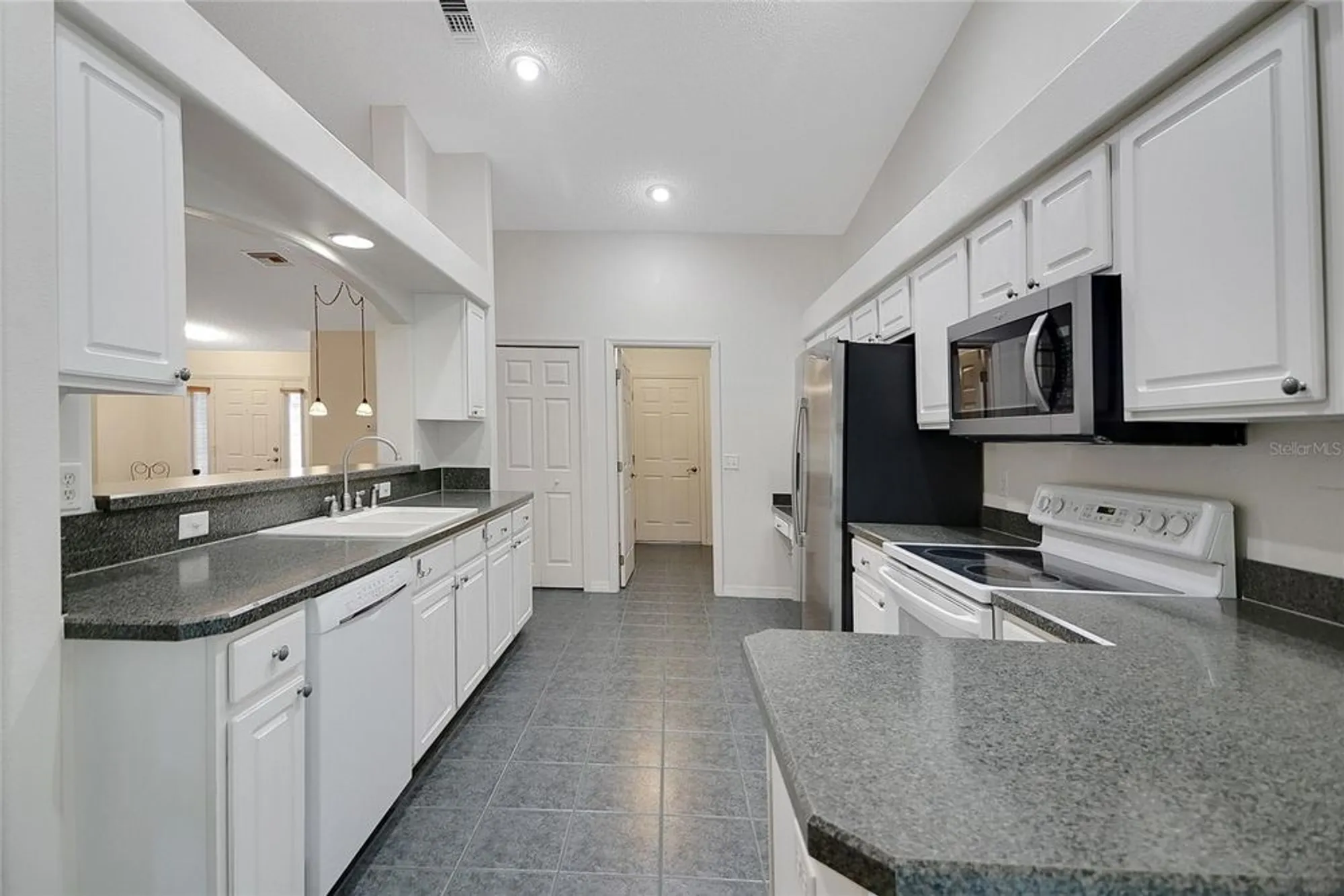 Property Slideshow image 20 of 77 | 32942 rambling oaks ct, Leesburg, FL, 34748