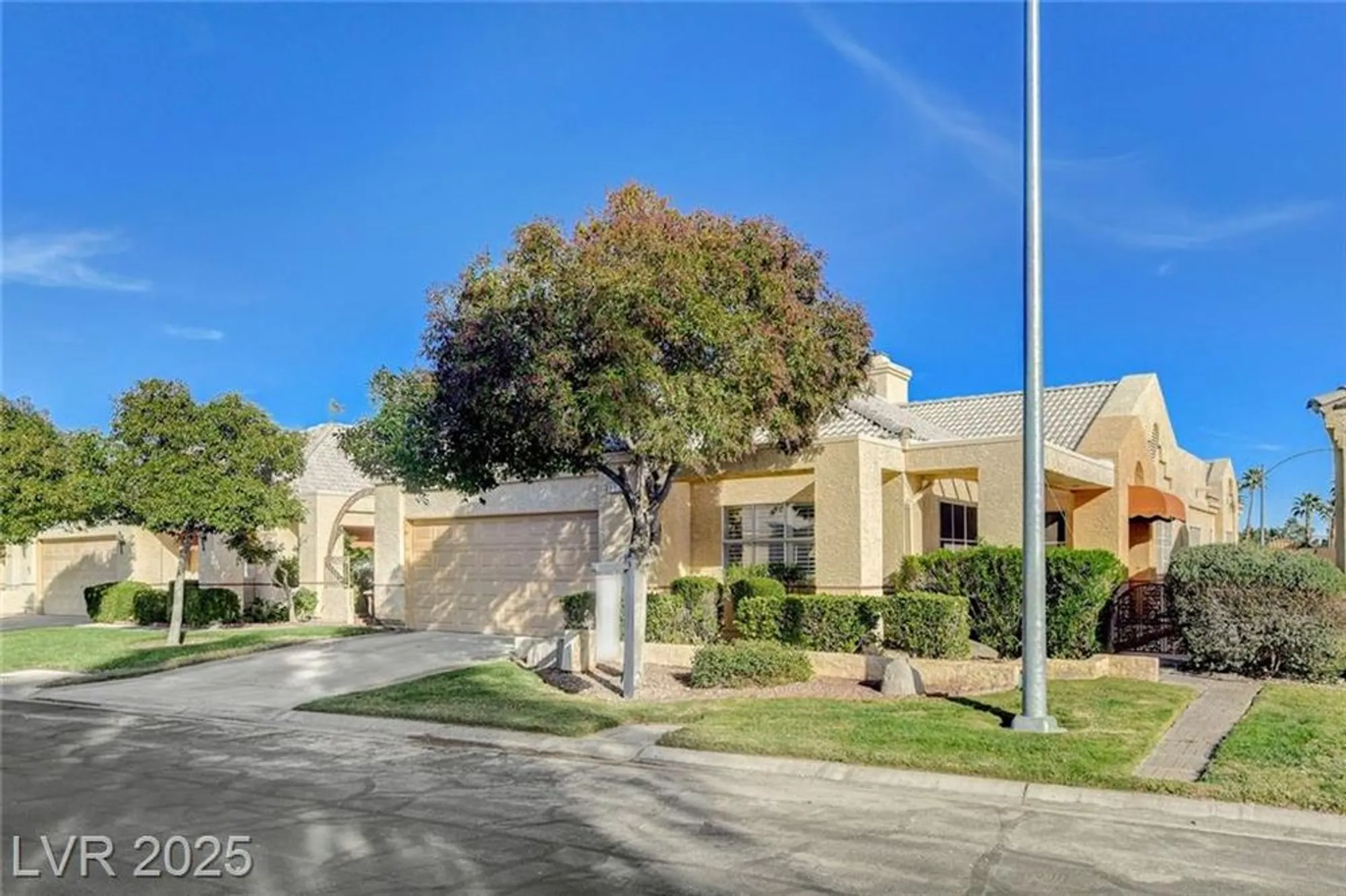 Property Slideshow image 2 of 63 | 352 mill hollow rd, Las Vegas, NV, 89107