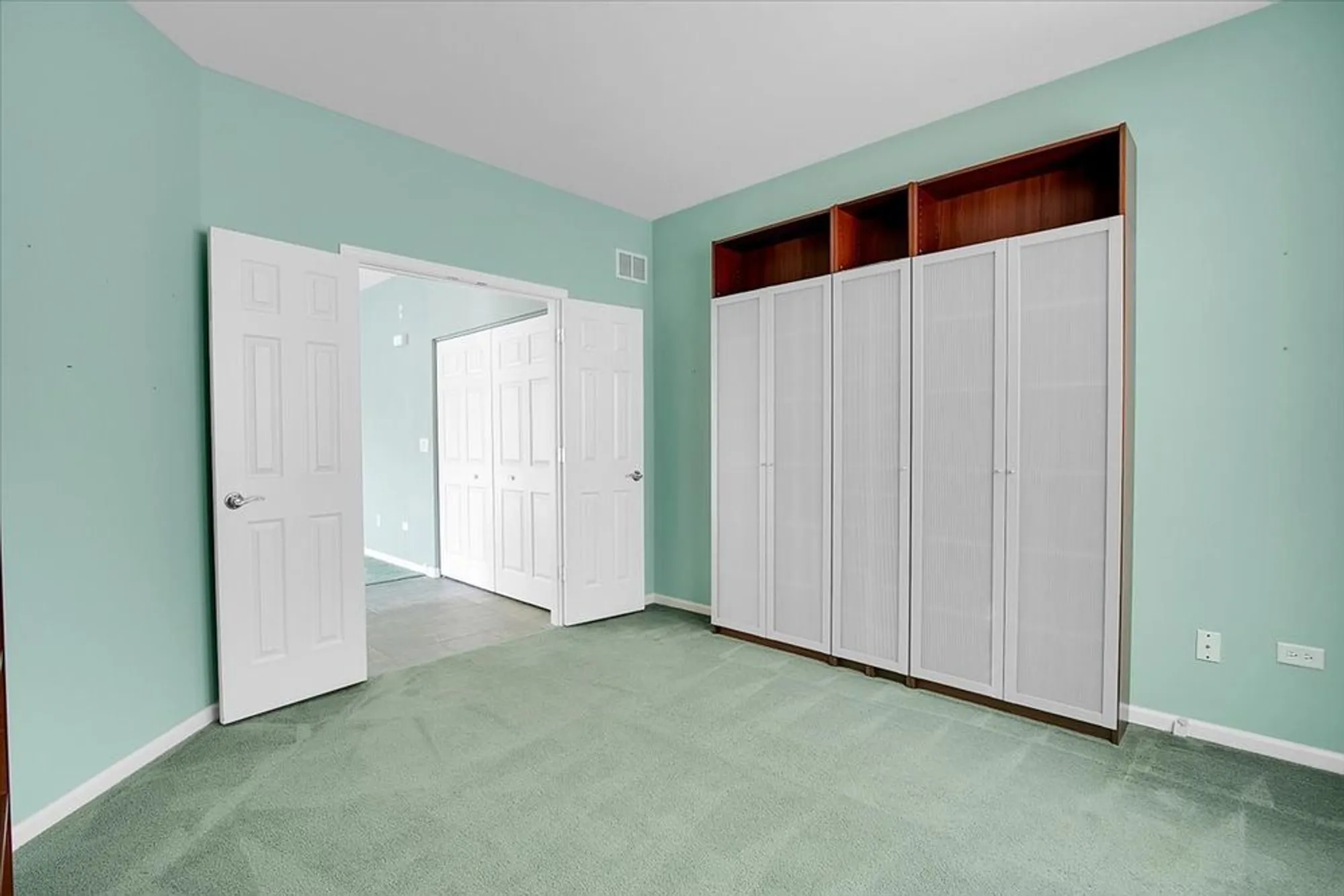 Property Slideshow image 5 of 28 | 16012 carillon lakes ct, Crest Hill, IL, 60403