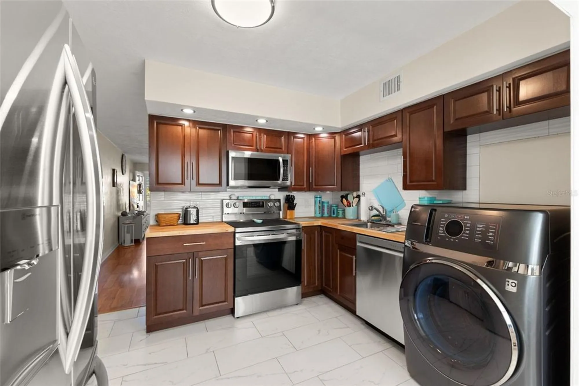 Property Slideshow image 11 of 35 | 2461 canadian way 27, Clearwater, FL, 33763
