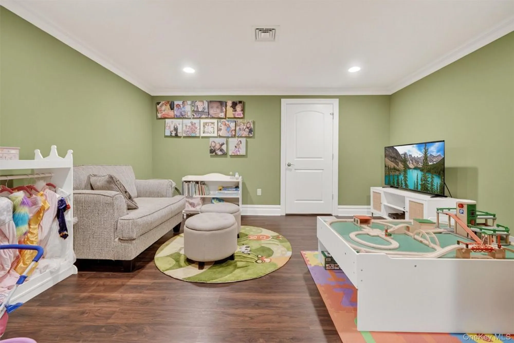 Property Slideshow image 29 of 44 | 29 michael roberts ct, Pearl River, NY, 10965