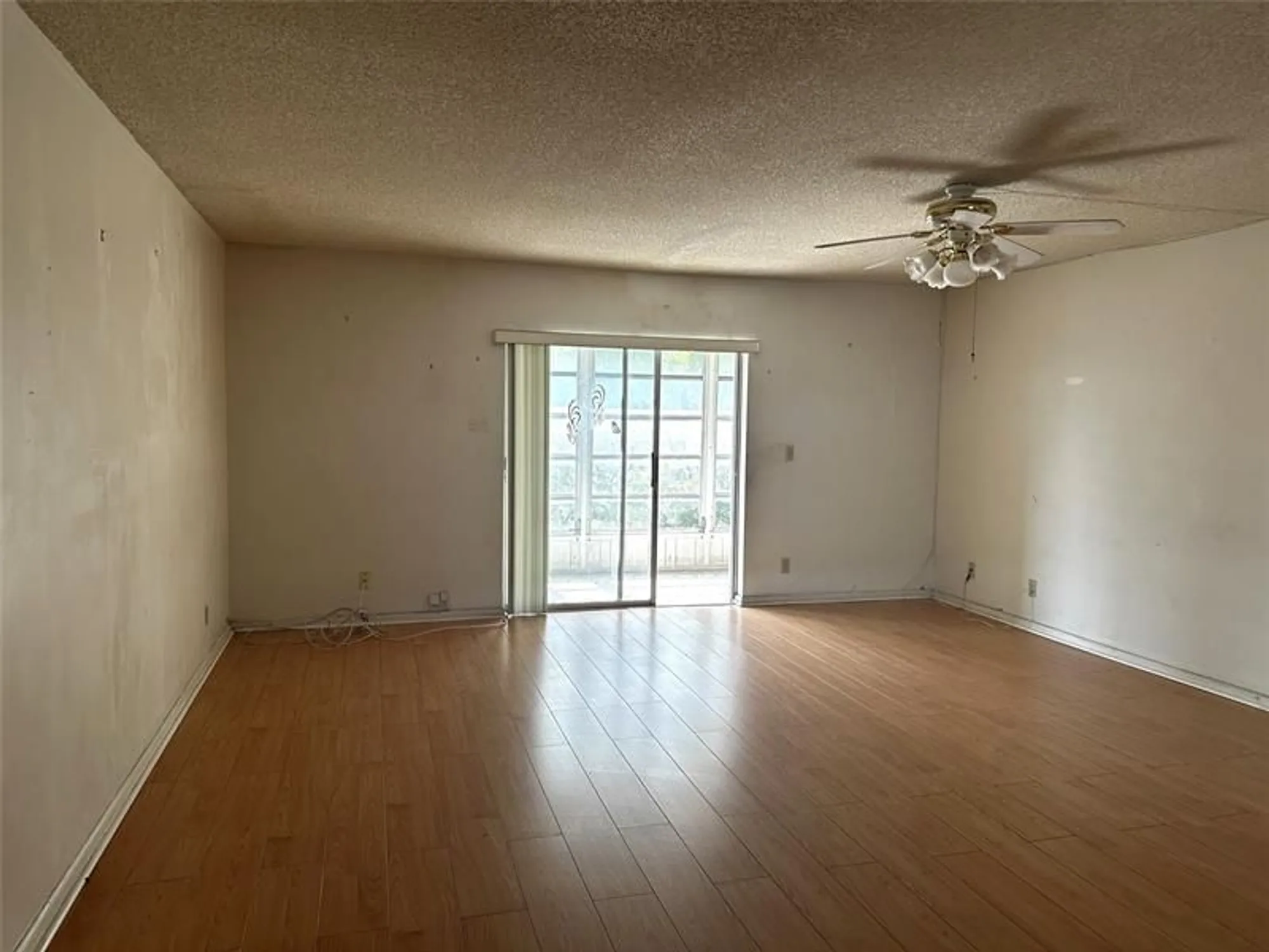 Property Slideshow image 4 of 11 | 2061 nw 47th ter 414, Lauderhill, FL, 33313