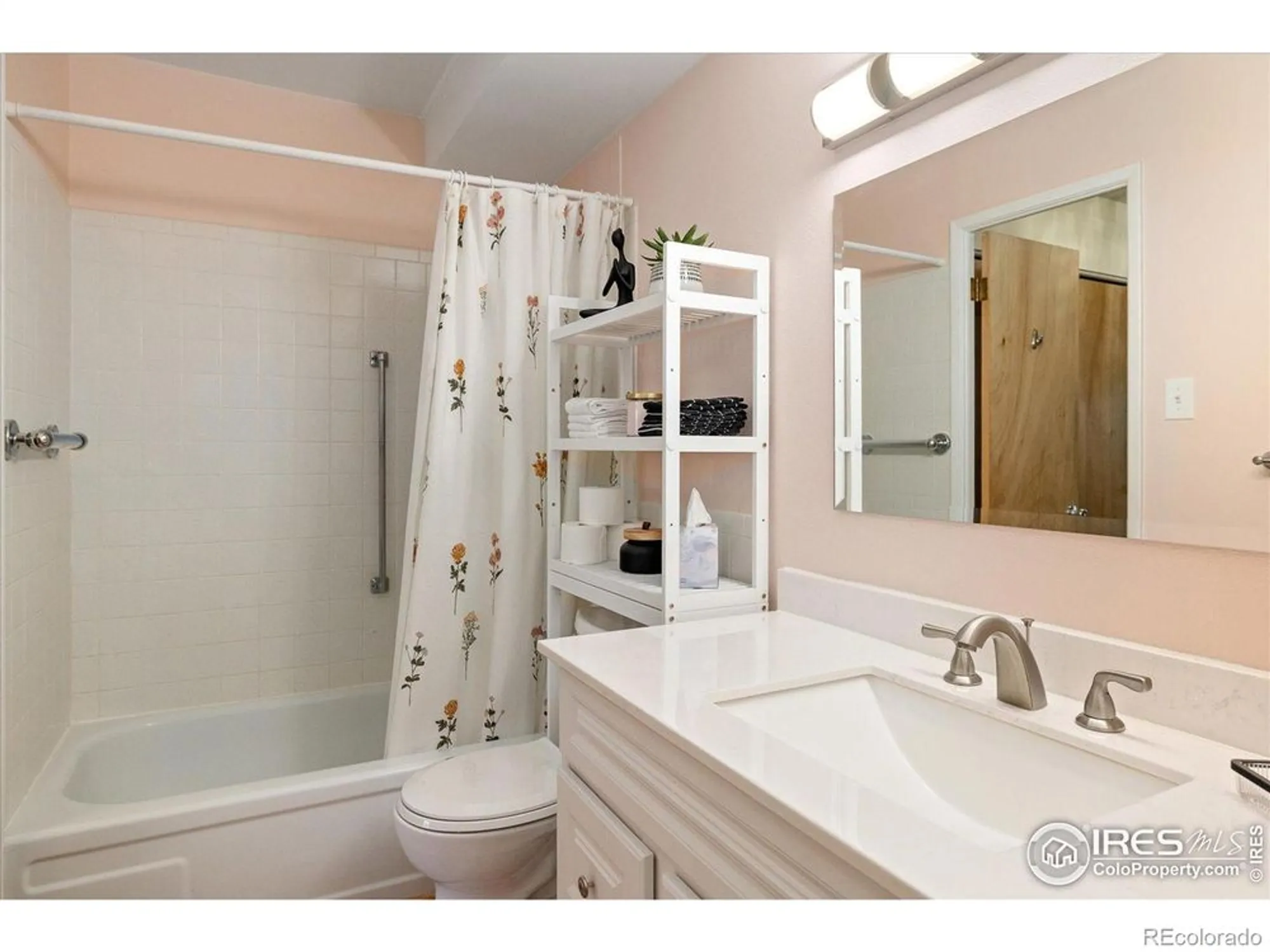 Property Slideshow image 15 of 27 | 660 s alton way apt 6b, Denver, CO, 80247