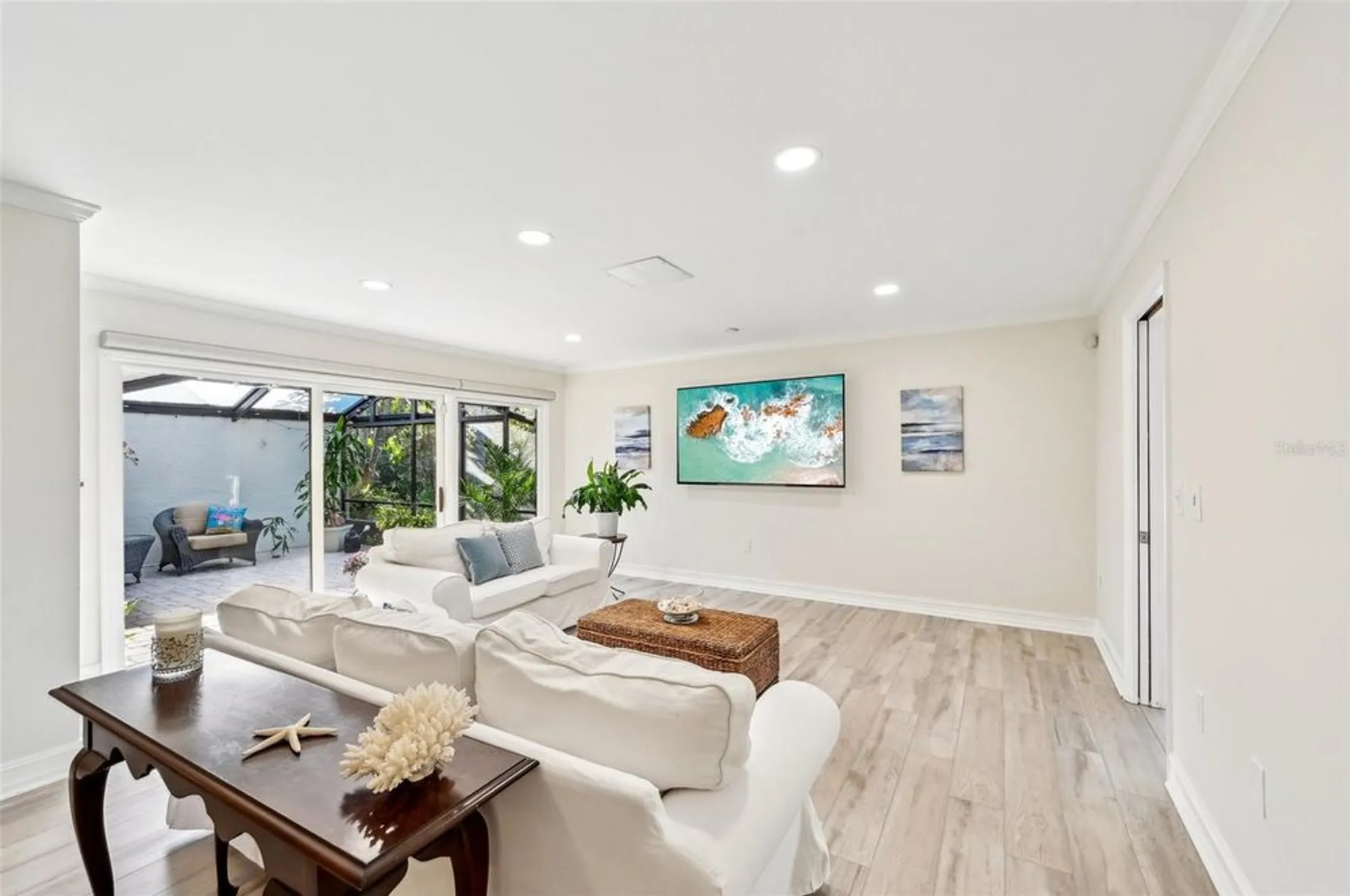 Property Slideshow image 7 of 45 | 3880 wilshire cir # 28, Sarasota, FL, 34238