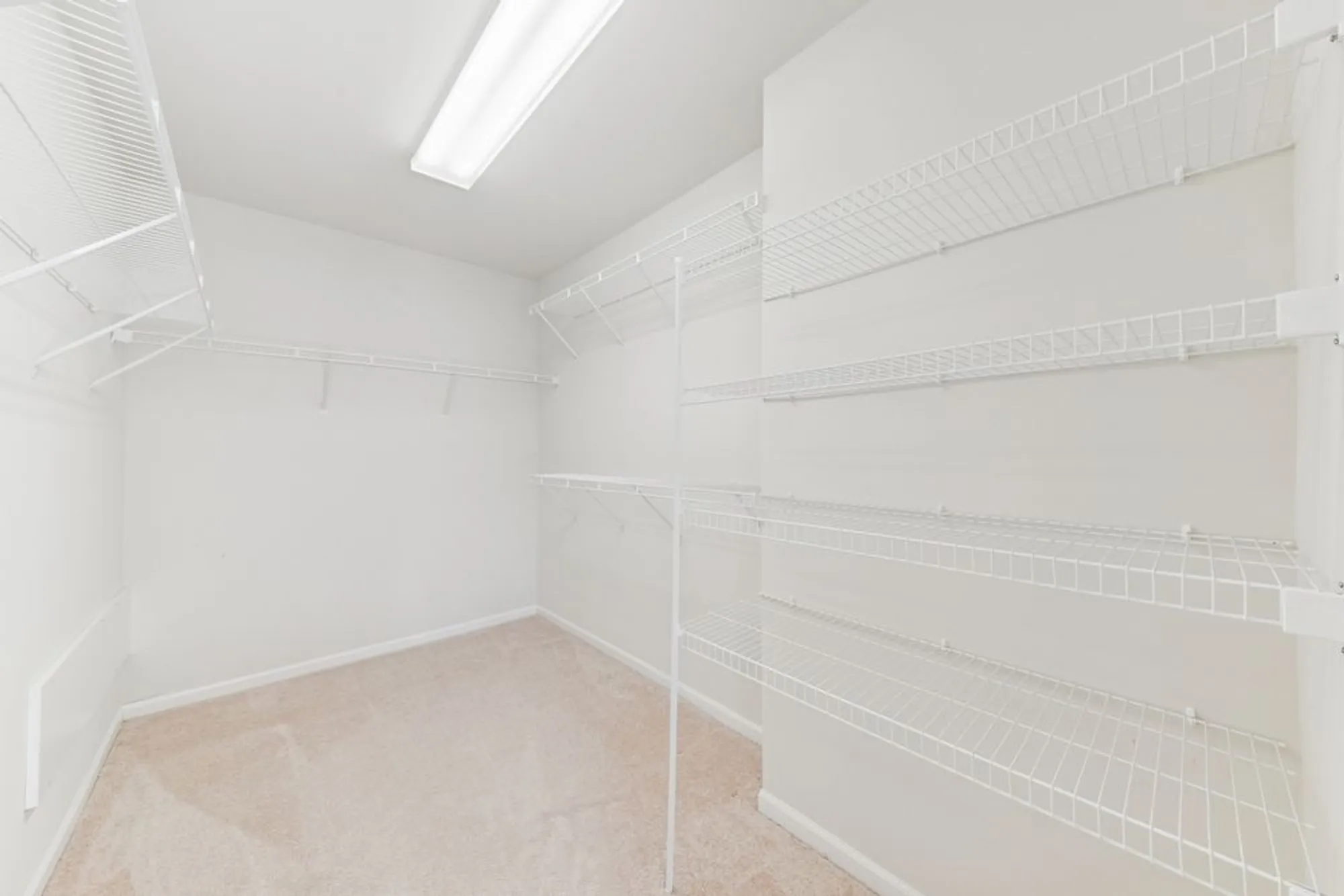 Property Slideshow image 16 of 28 | 2920 stoney creek dr, Elgin, IL, 60124