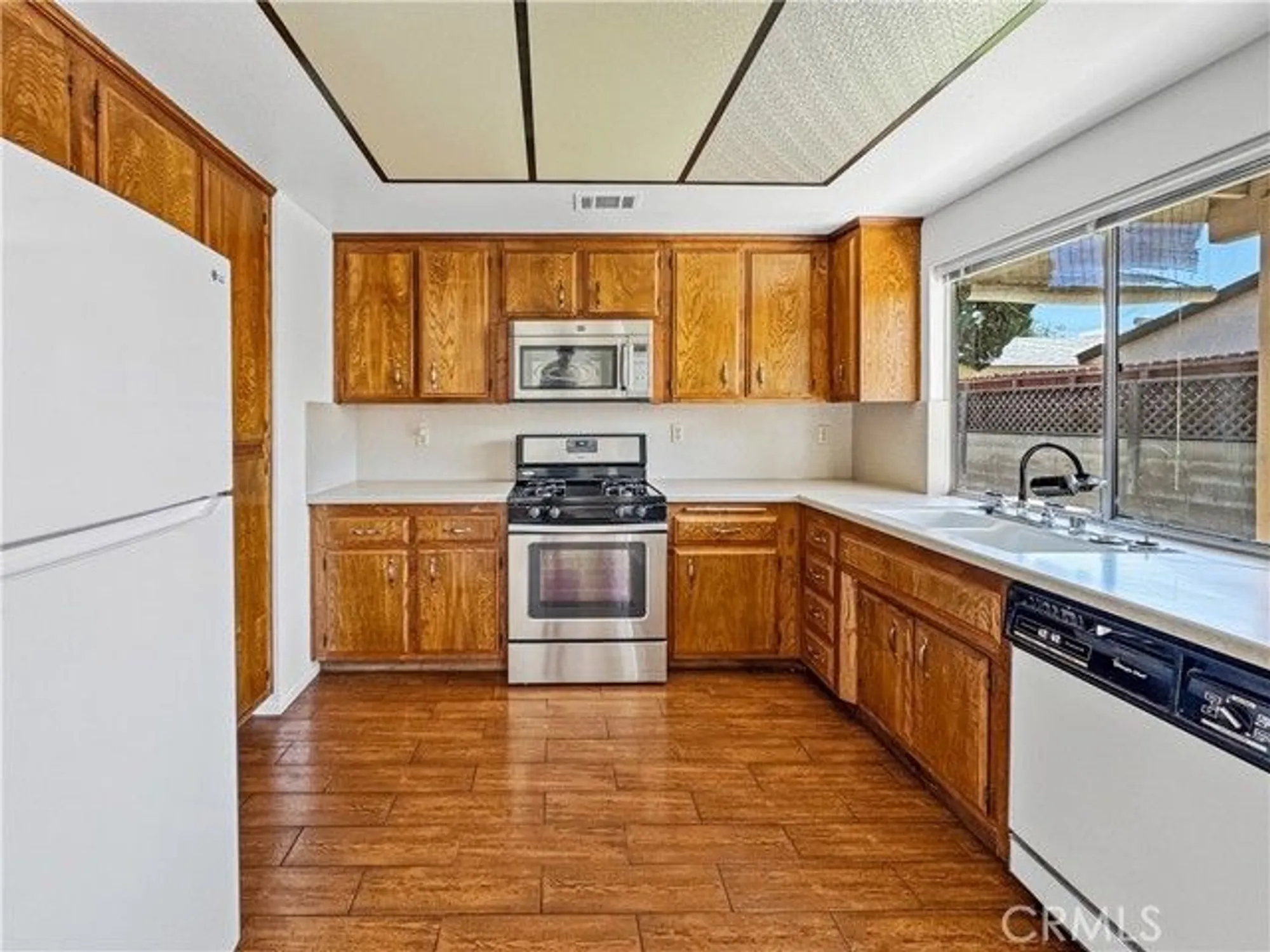 Property Slideshow image 7 of 22 | 2216 el toro cir, Hemet, CA, 92545