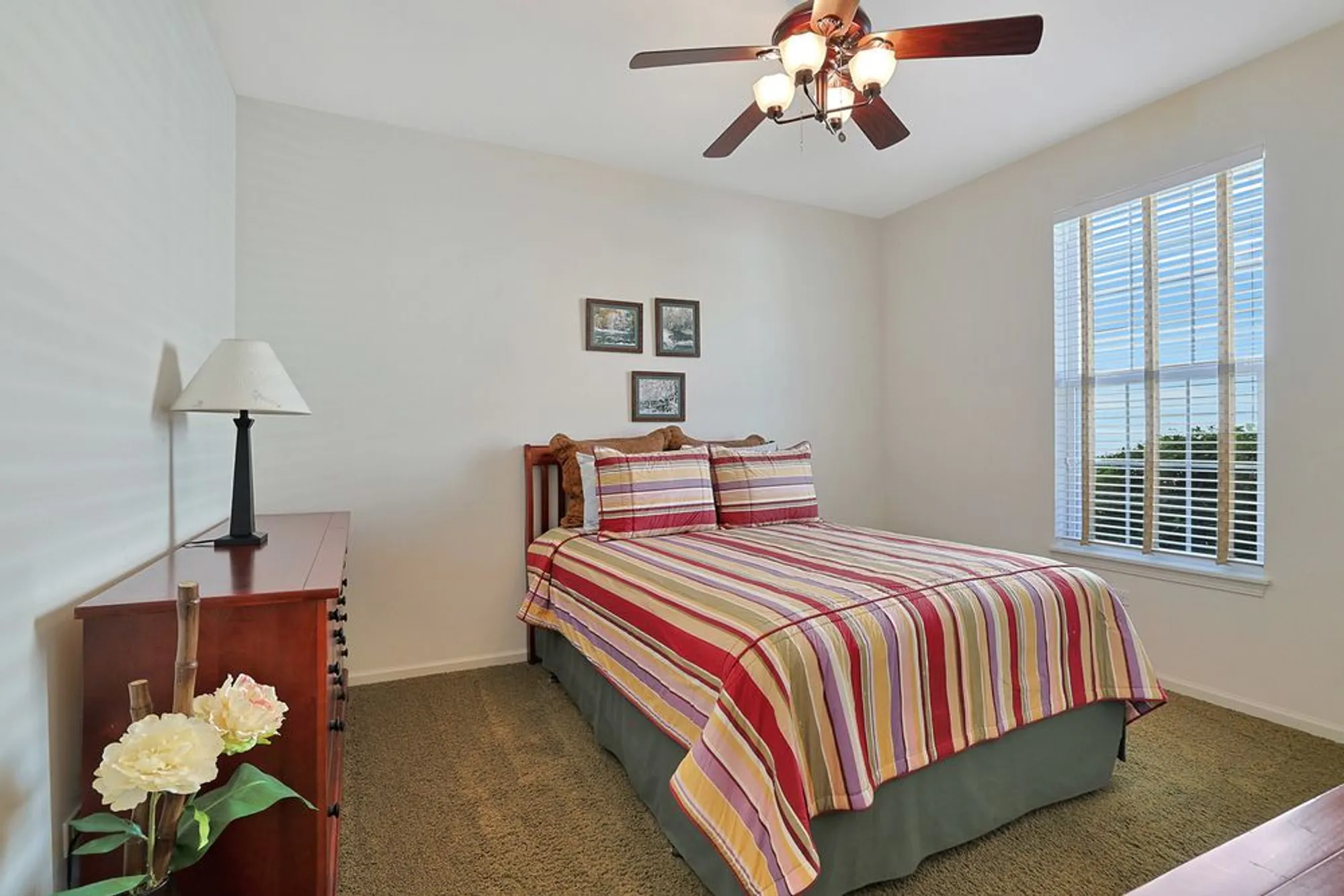 Property Slideshow image 16 of 34 | 12145 daphne dr, Huntley, IL, 60142