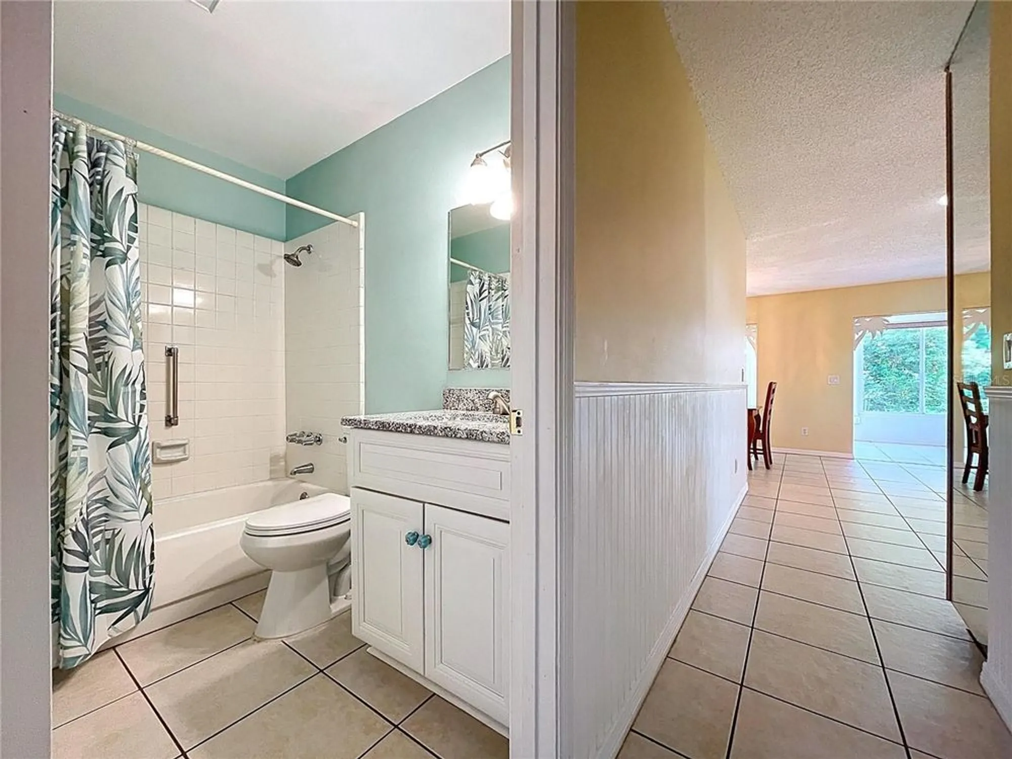 Property Slideshow image 28 of 67 | 505 foxglove cir b, Sun City Center, FL, 33573