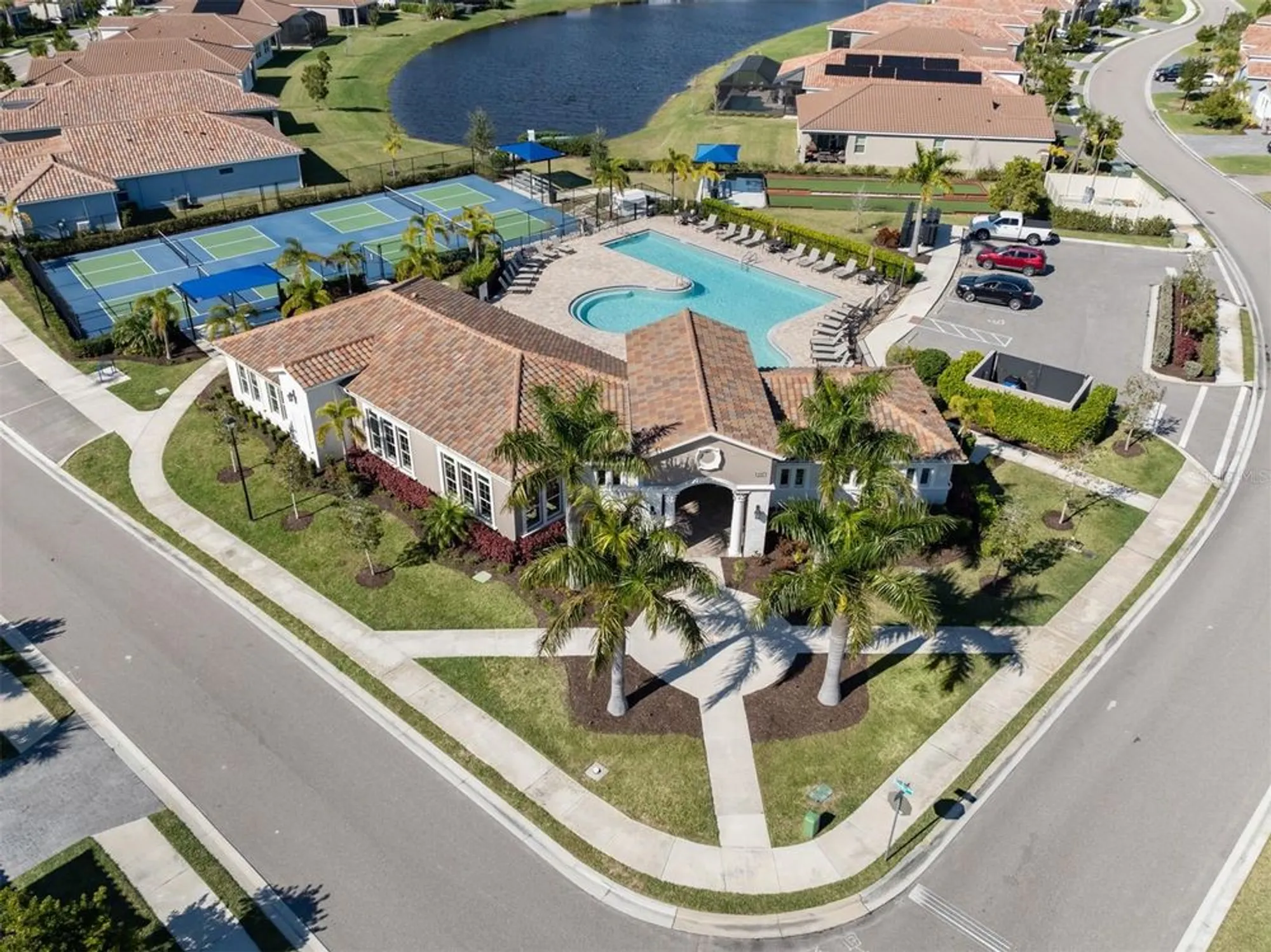 Property Slideshow image 36 of 78 | 592 mistiflower cir, Nokomis, FL, 34275