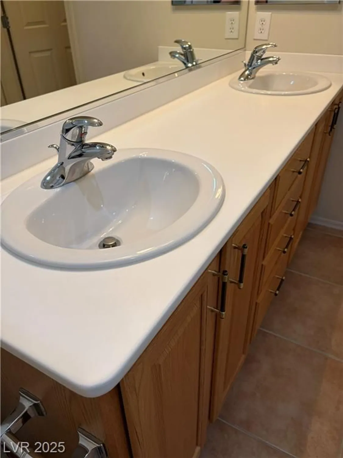 Property Slideshow image 19 of 51 | 2484 galaxy cluster st, Henderson, NV, 89044