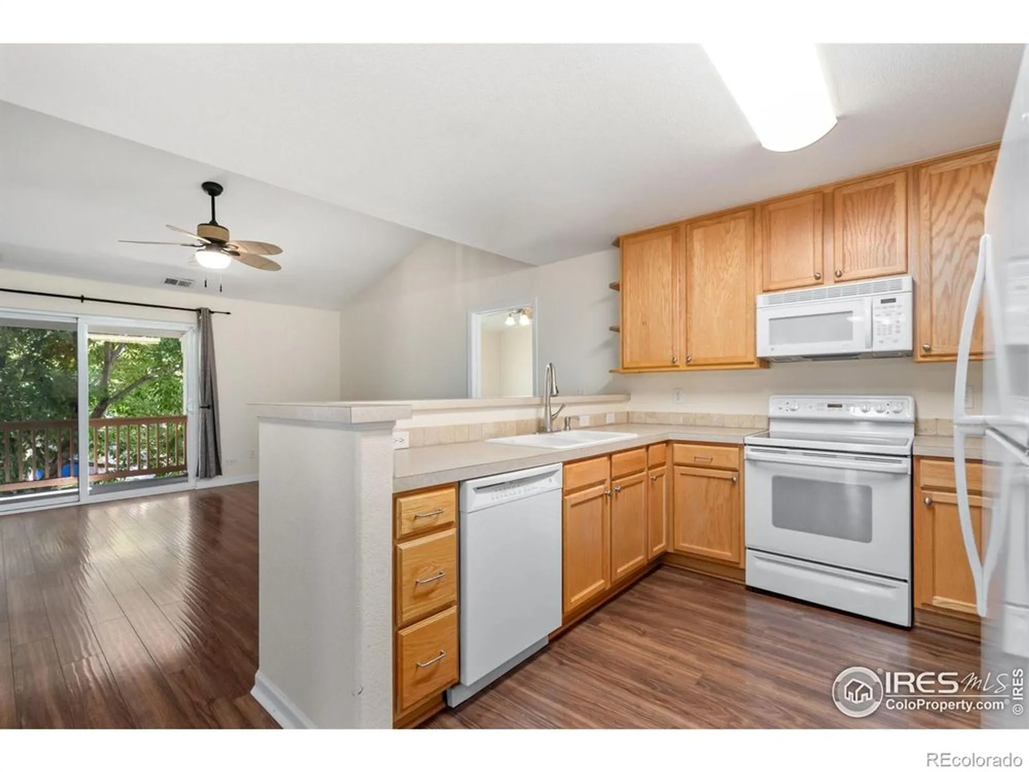 Property Slideshow image 10 of 19 | 4725 hahns peak dr unit 204, Loveland, CO, 80538