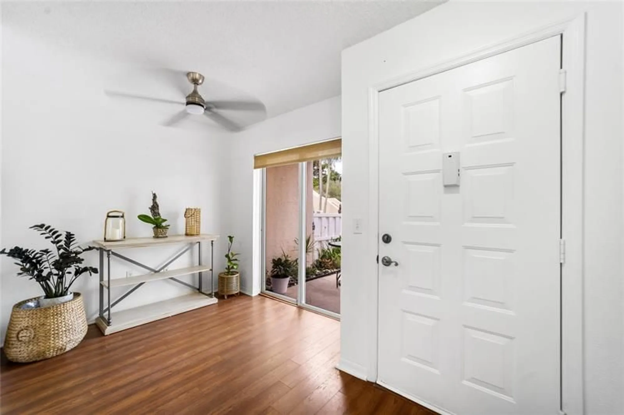 Property Slideshow image 4 of 35 | 7427 n devon dr 108, Tamarac, FL, 33321