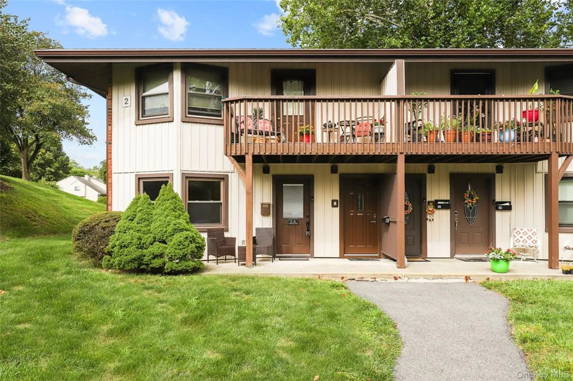 Property Slideshow image 1 of 24 | 2 hampton ct a, Yorktown Heights, NY, 10598