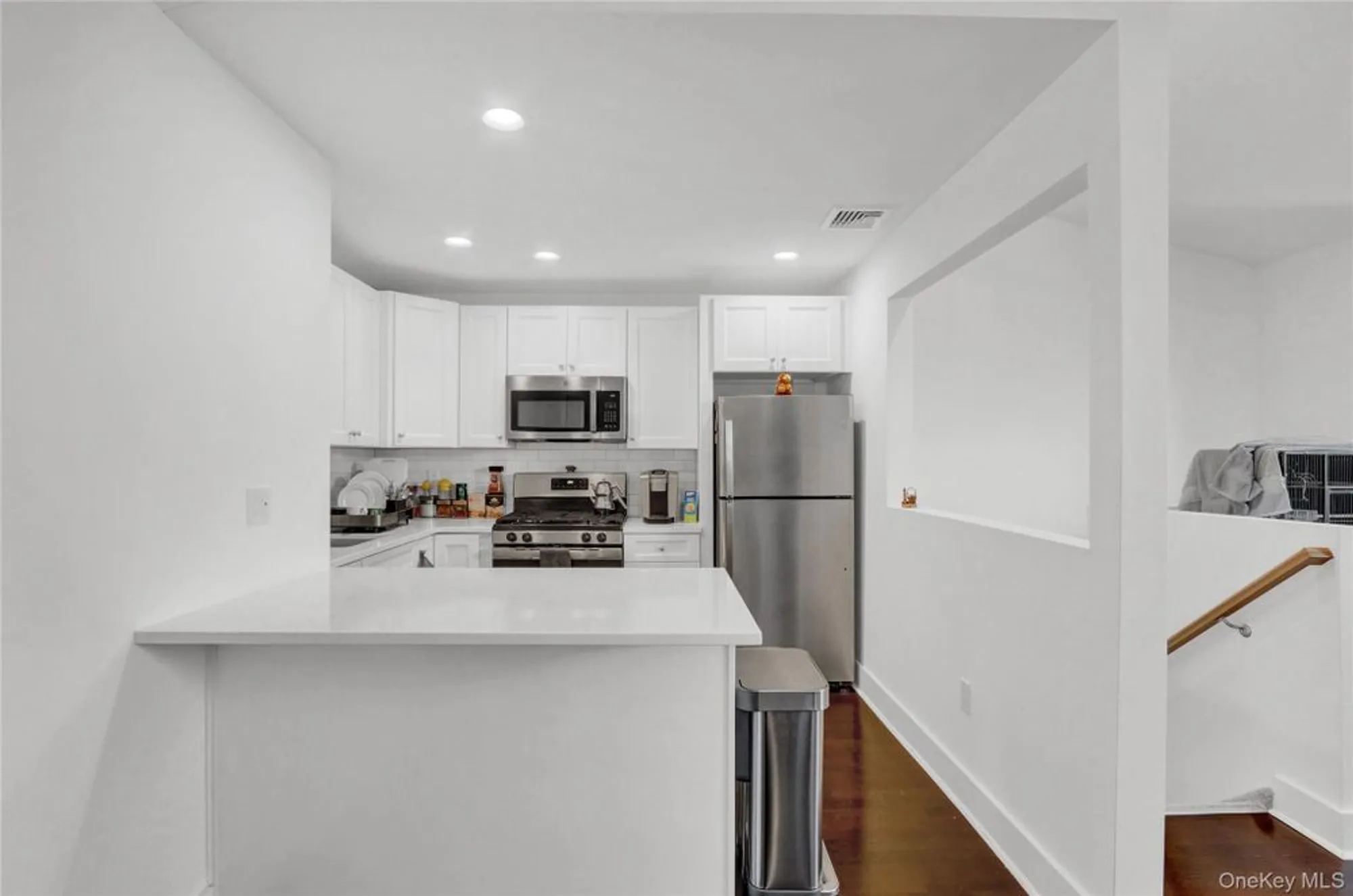 Property Slideshow image 9 of 25 | 704 breton way # 704, Glen Cove, NY, 11542