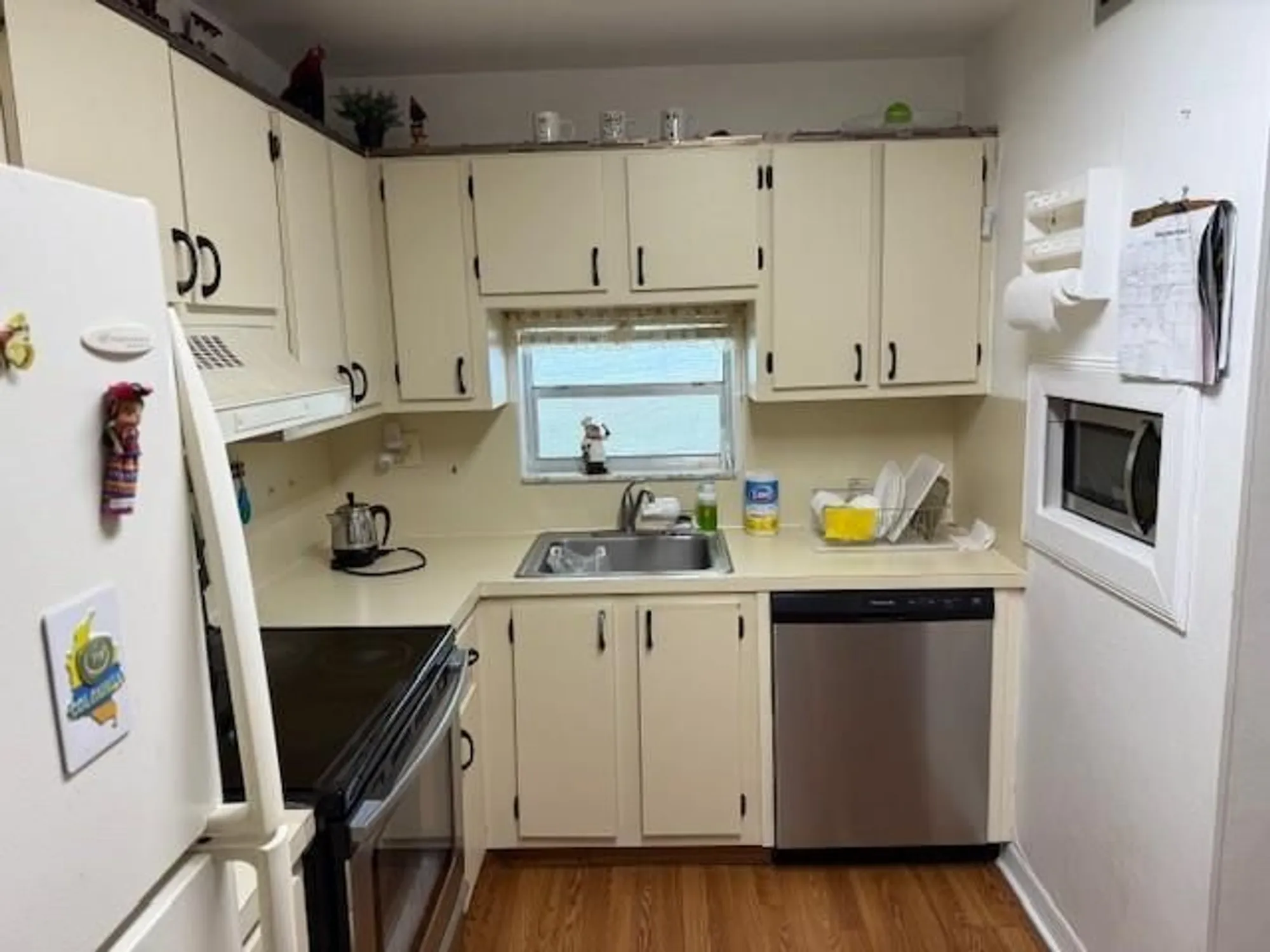 Property Slideshow image 6 of 13 | 8990 s hollybrook blvd apt 302, Pembroke Pines, FL, 33025