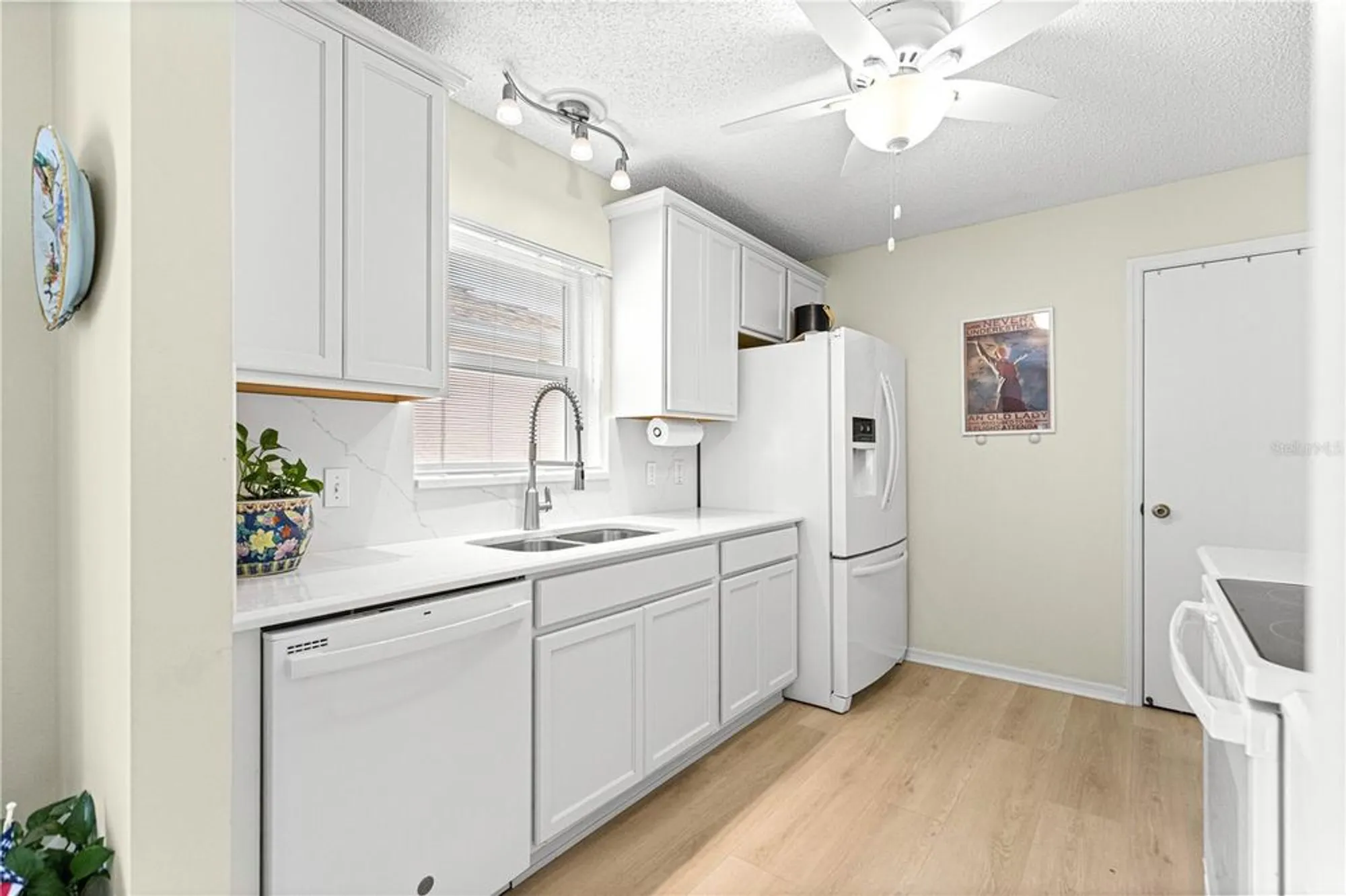 Property Slideshow image 11 of 31 | 729 hernandez dr, The Villages, FL, 32159