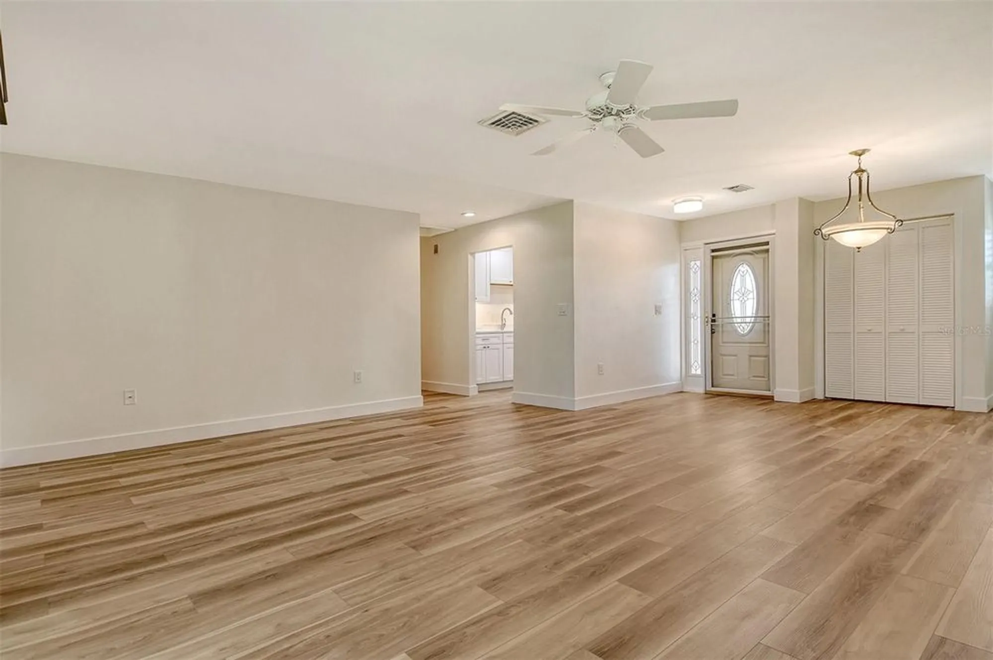 Property Slideshow image 16 of 65 | 119 whispering sands cir # v36, Sarasota, FL, 34242