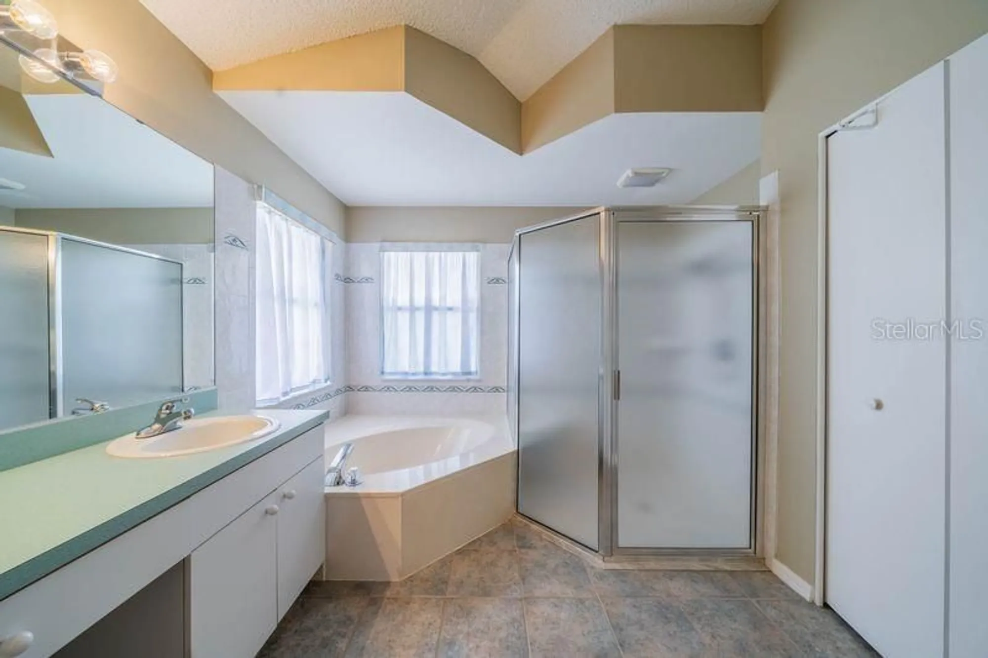 Property Slideshow image 30 of 47 | 301 caloosa palms ct, Sun City Center, FL, 33573