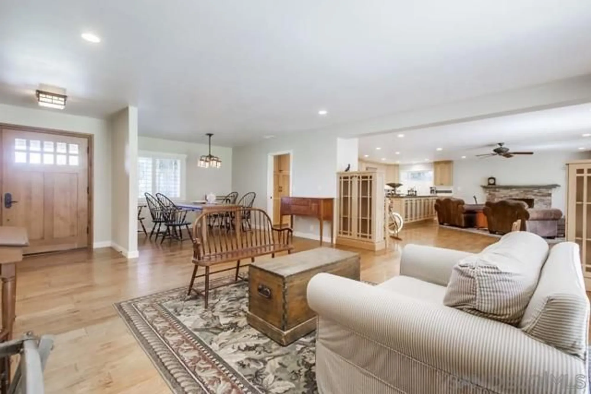 Property Slideshow image 21 of 44 | 1454 la plaza dr, San Marcos, CA, 92078