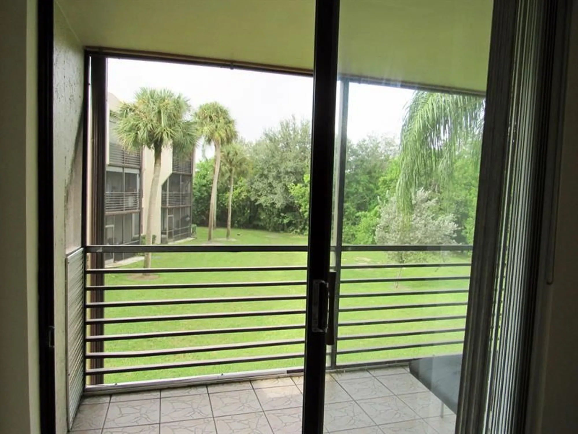 Property Slideshow image 19 of 52 | 6351 n university dr 224, Tamarac, FL, 33321