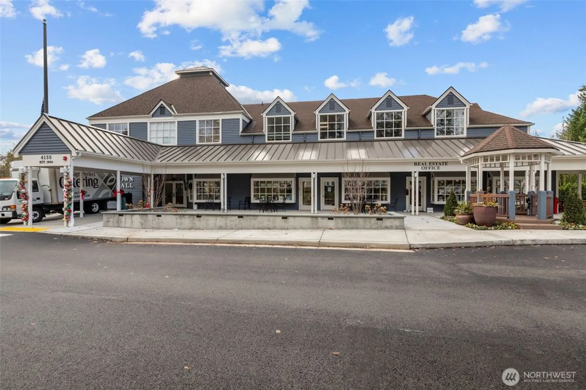 Property Slideshow image 33 of 40 | 22637 se 44th ln, Issaquah, WA, 98029