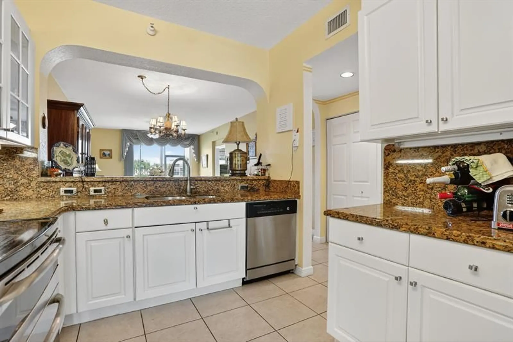 Property Slideshow image 4 of 31 | 7635 southampton ter 117, Tamarac, FL, 33321