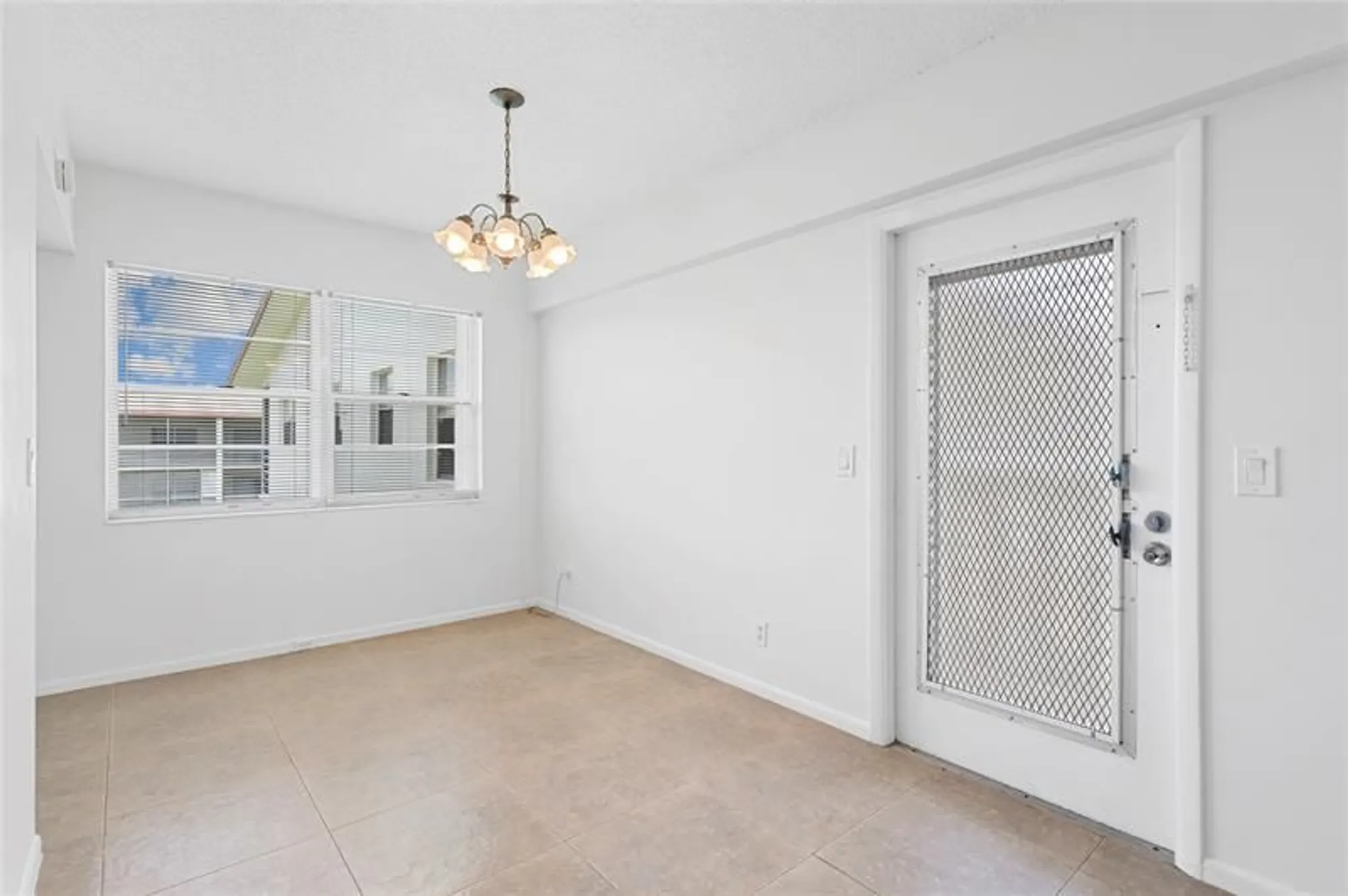 Property Slideshow image 13 of 26 | 410 fanshaw j # 410, Boca Raton, FL, 33434