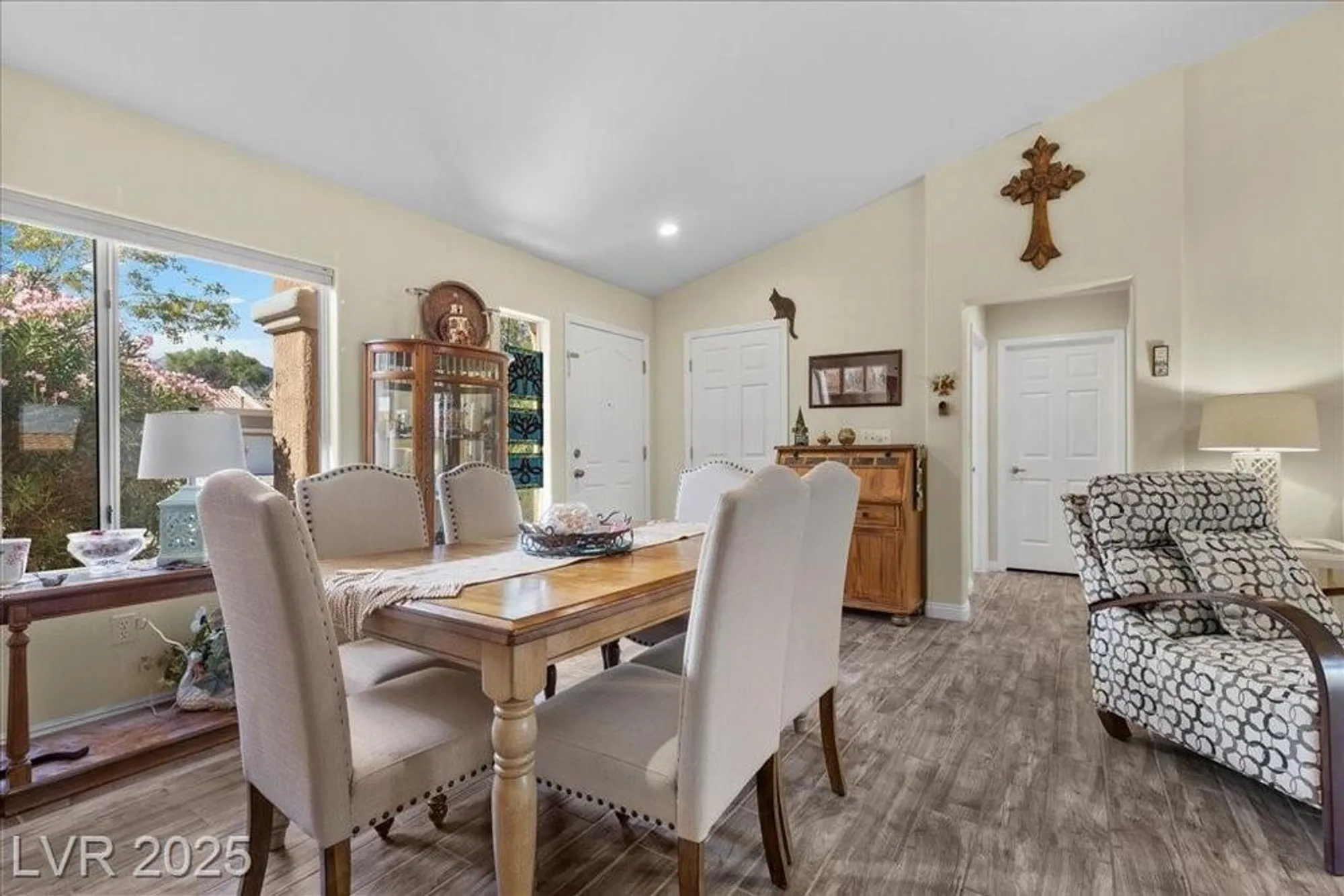 Property Slideshow image 8 of 49 | 2908 laverton dr, Las Vegas, NV, 89134